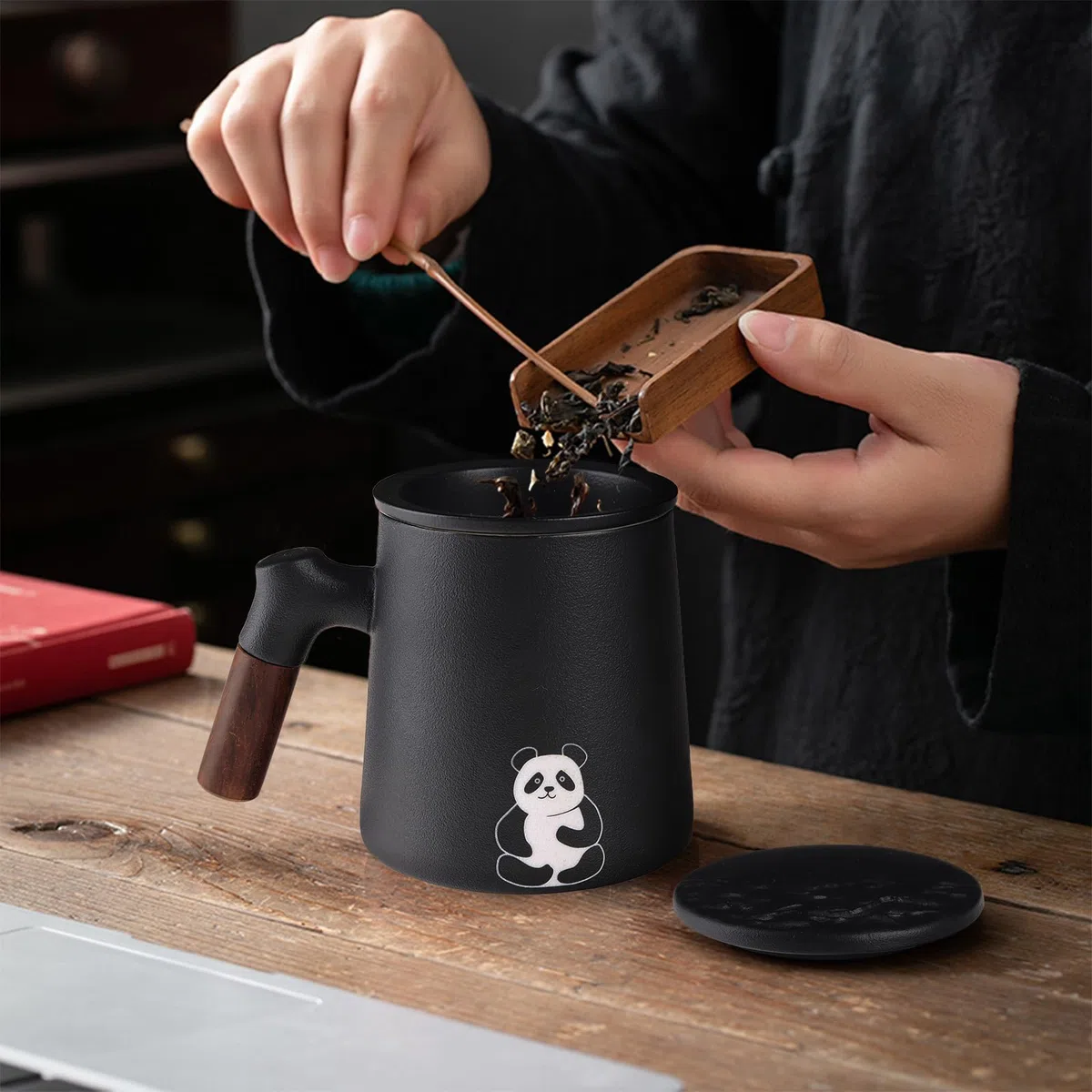 fanquare Tazze da Tè in Ceramica con Manico in Legno Tazza da Tè Nera Grande con Infusore e Coperchio Tazza per la Macerazione del Tè per Casa Ufficio 340ML