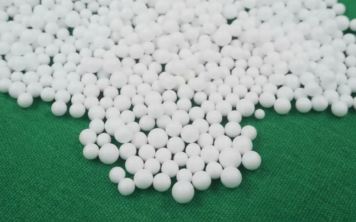 D. & D. Polistirolo - (250 Litri) Sacco di Perle di Polistirolo Espanso per Riempimento Pouf Poltrone Cuscini, Diametro da 2 a 8 mm - Palline Polistirolo per Imbottitura Pouf a sacco (250 Litri)