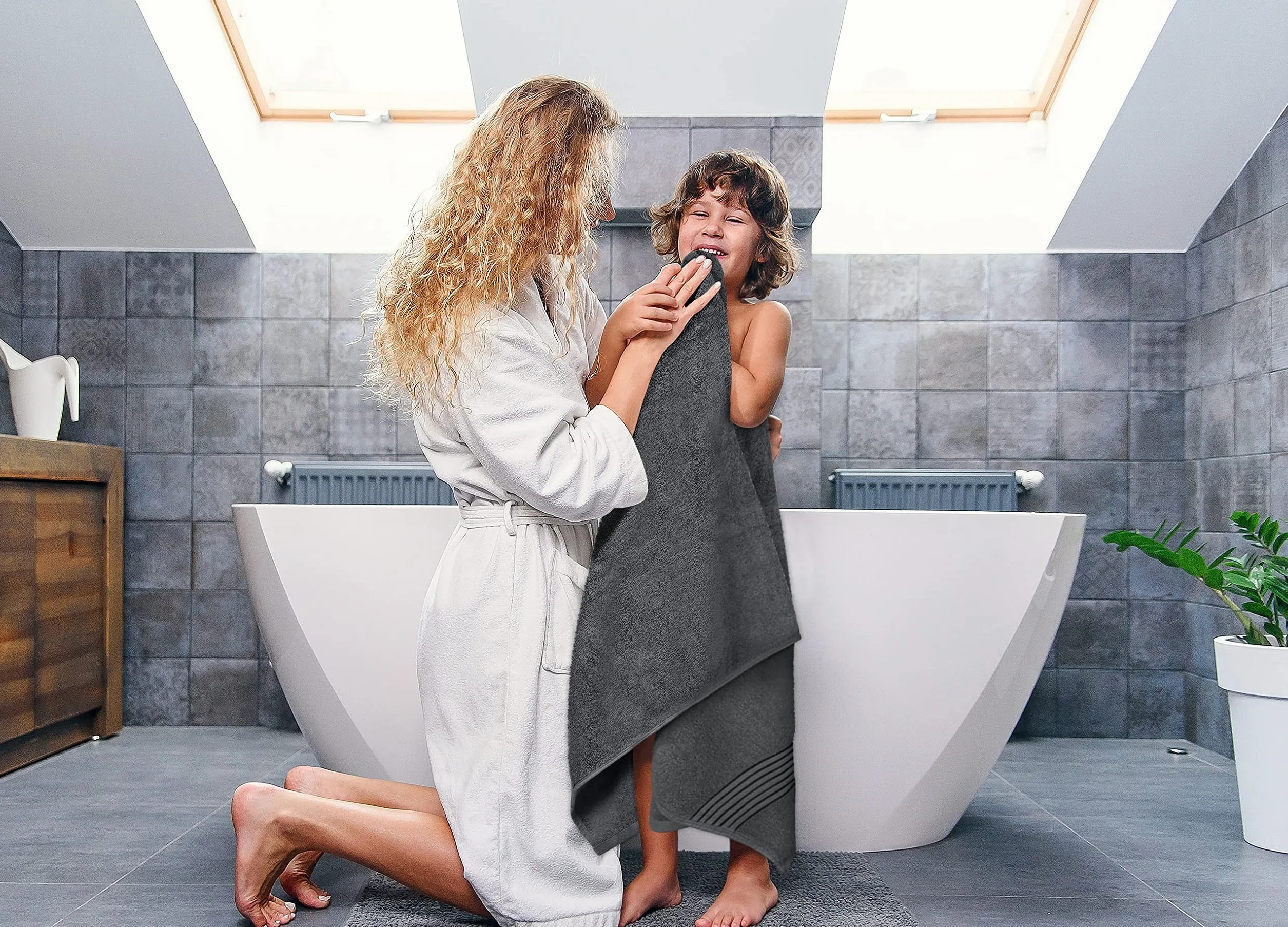 Utopia Towels Set di 8 asciugamani in cotone 100%, morbidi e assorbenti per l'uso quotidiano, 2 teli da bagno 69 x 137 cm, 2 asciugamani 41 x 71 cm, 4 salviette 30 x 30 cm (Grigio)