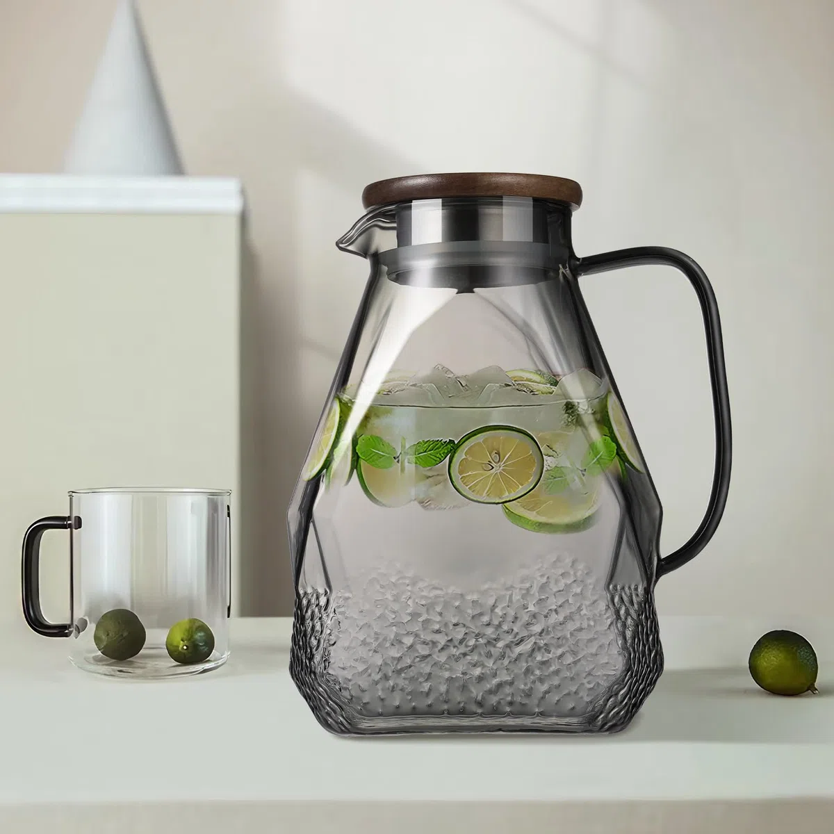 ecooe Caraffa in Vetro 1.8L per Porta del Frigorifero, Nero con Coperchio, Trasparente Brocca Acqua per Tè Freddo, Caffè, Latte, Succo, Acqua Calda e Fredda