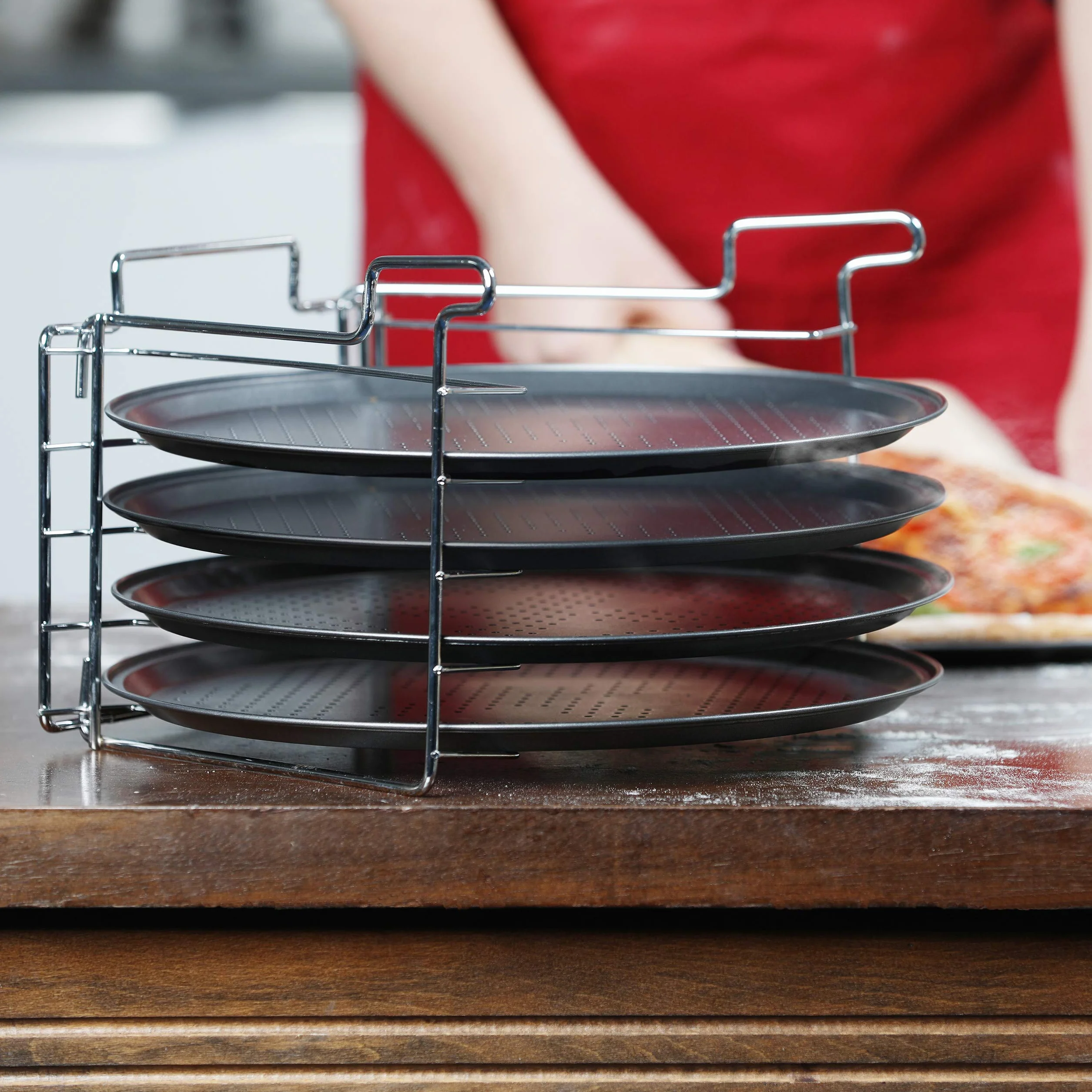 Relaxdays Teglie per Pizza, Pane, Rotonde, Set da 4, Supporto Metallo, Antiaderenti, ∅ 32 cm, da Forno, Forate, Anracite