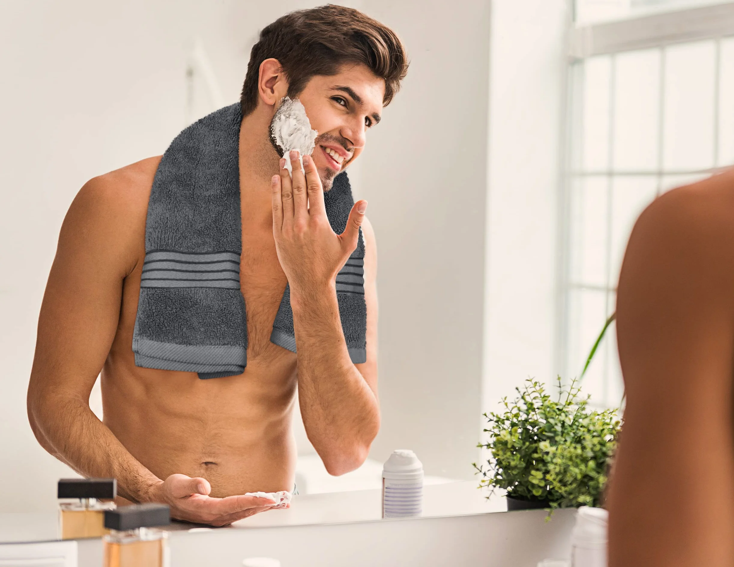 Utopia Towels Set di 8 asciugamani in cotone 100%, morbidi e assorbenti per l'uso quotidiano, 2 teli da bagno 69 x 137 cm, 2 asciugamani 41 x 71 cm, 4 salviette 30 x 30 cm (Grigio)