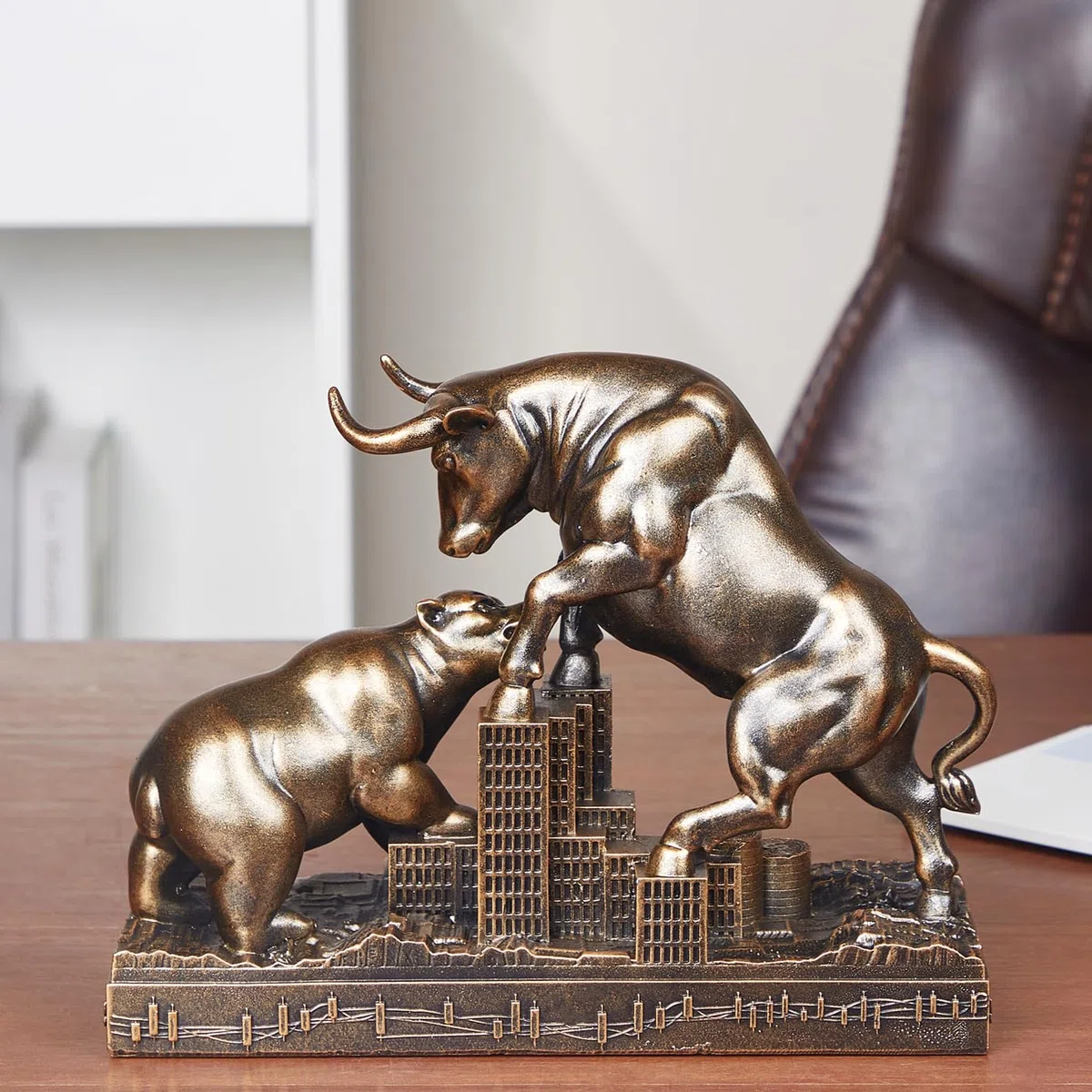 Statua di toro e orso,Decorazione da tavolo astratta in resina, decorazione del mercato azionario,Un regalo per gestori di investimenti e investitori.