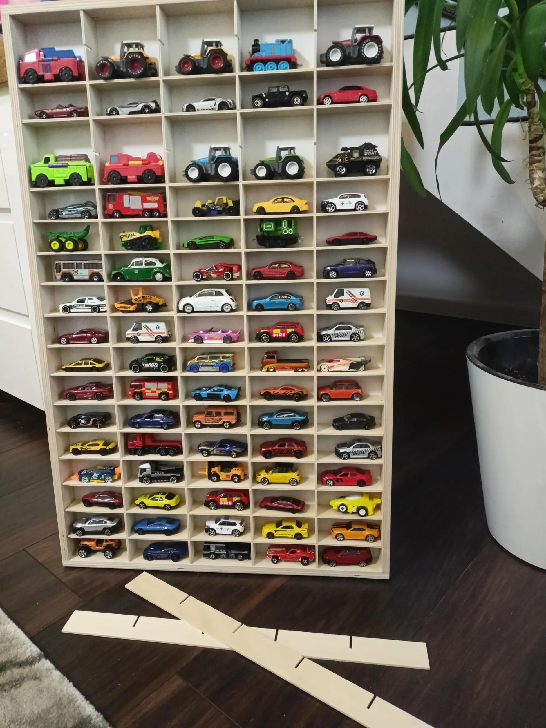 Generisch Scaffale in legno per auto giocattolo 92 scomparti per auto giocattolo organizzazione collezione bambini