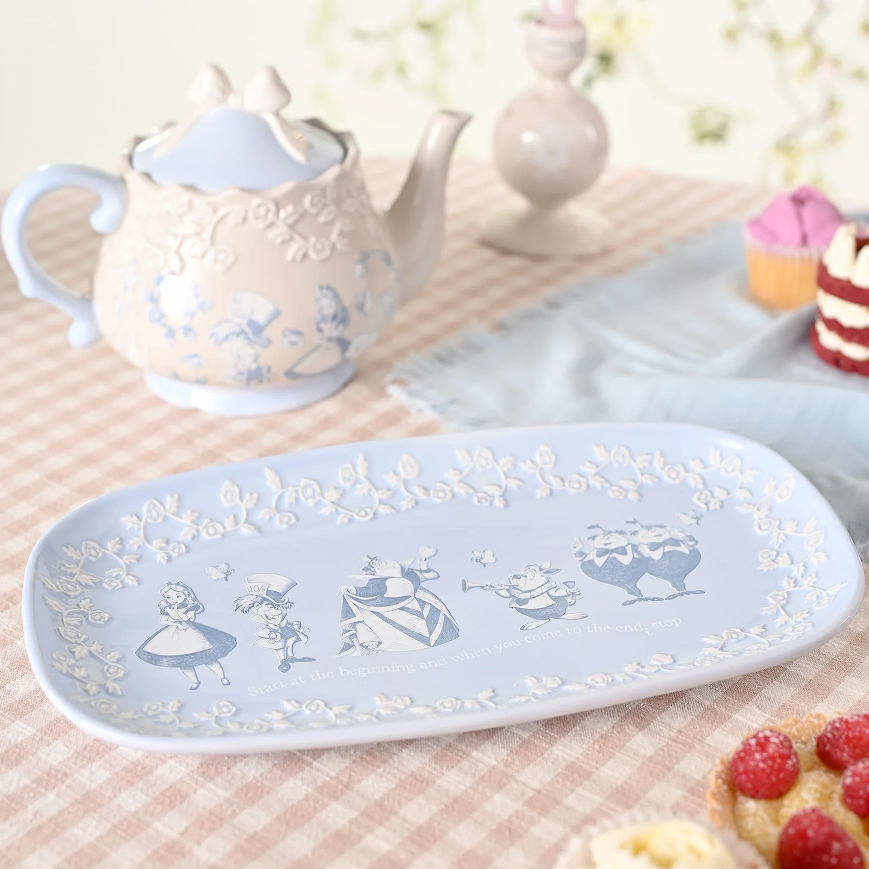 Disney - Alice nel paese delle meraviglie, teiera in ceramica motivo Alice, Cappellaio matto e rose, decorazione per feste in giardino, ospitare, servire e cenare. Altezza: