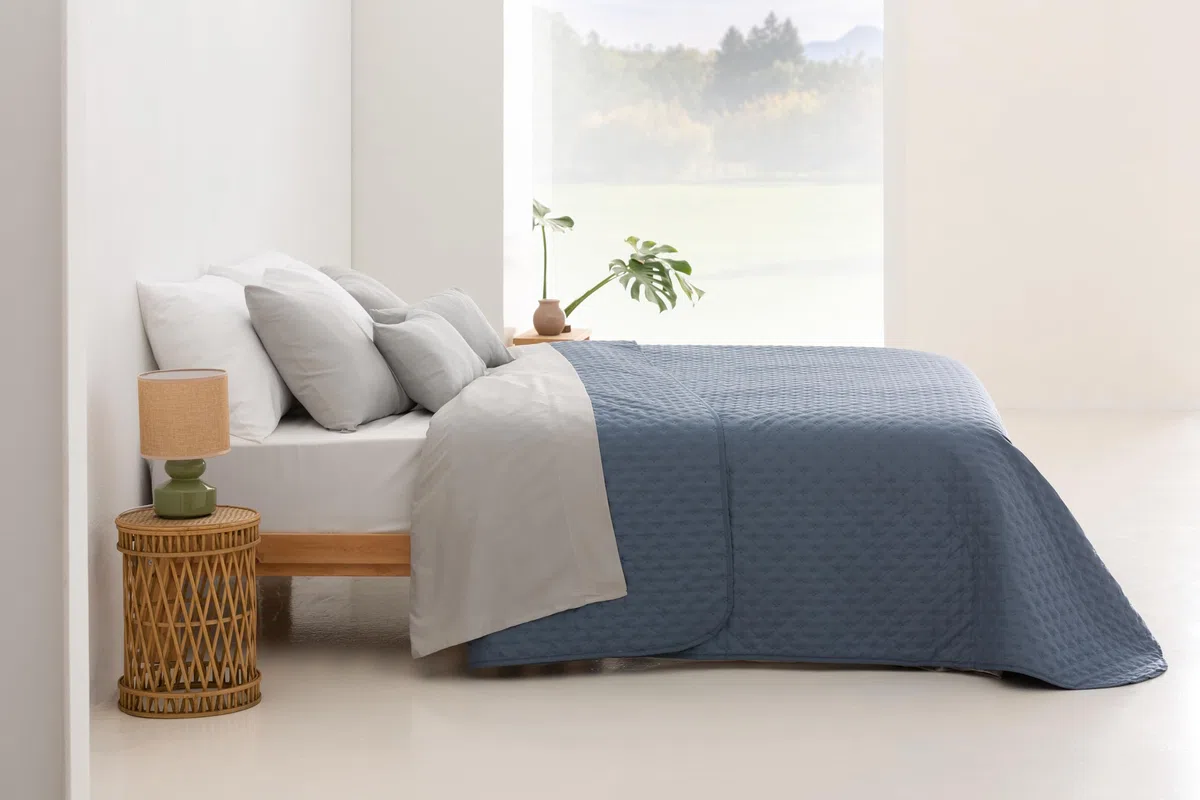 Todocama – Copriletto trapuntato sottile con motivo a stella per primavera, estate, autunno e inverno. 100% microfibra extra morbida. Copre letto multiuso. Letto da 140/150/160-250x260 cm, blu grigio