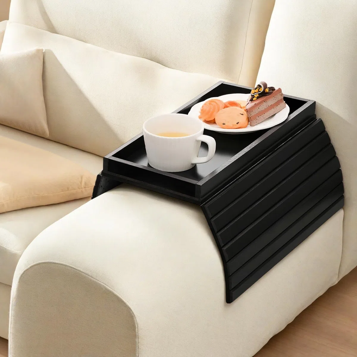 Vassoio per Bracciolo Divano in Bambù, Vassoio Divano Pieghevole Antiscivolo per Supporto Telecomando Snack Cellulare Bevande Tazza (Nero)