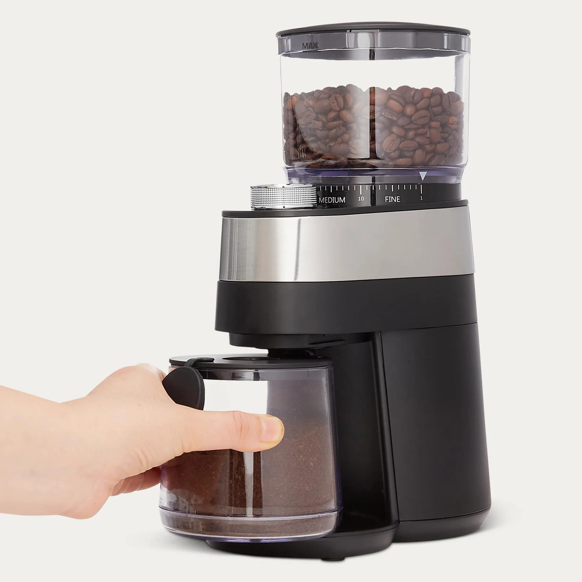 Amazon Basics Macinacaffè elettrico con 30 impostazioni di macinino per macchina da caffè francese, caffè americano ed espresso, nero