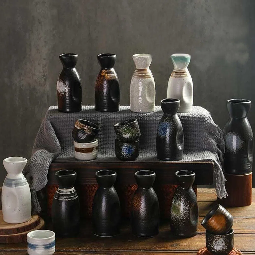 Ciieeo Set Di Sake Giapponese in Ceramica Con Bottiglia Di Sake E 4 Tazzine Kit Tradizionale Da 4.92 Pollici Per Casa Regali E Occasioni Speciali