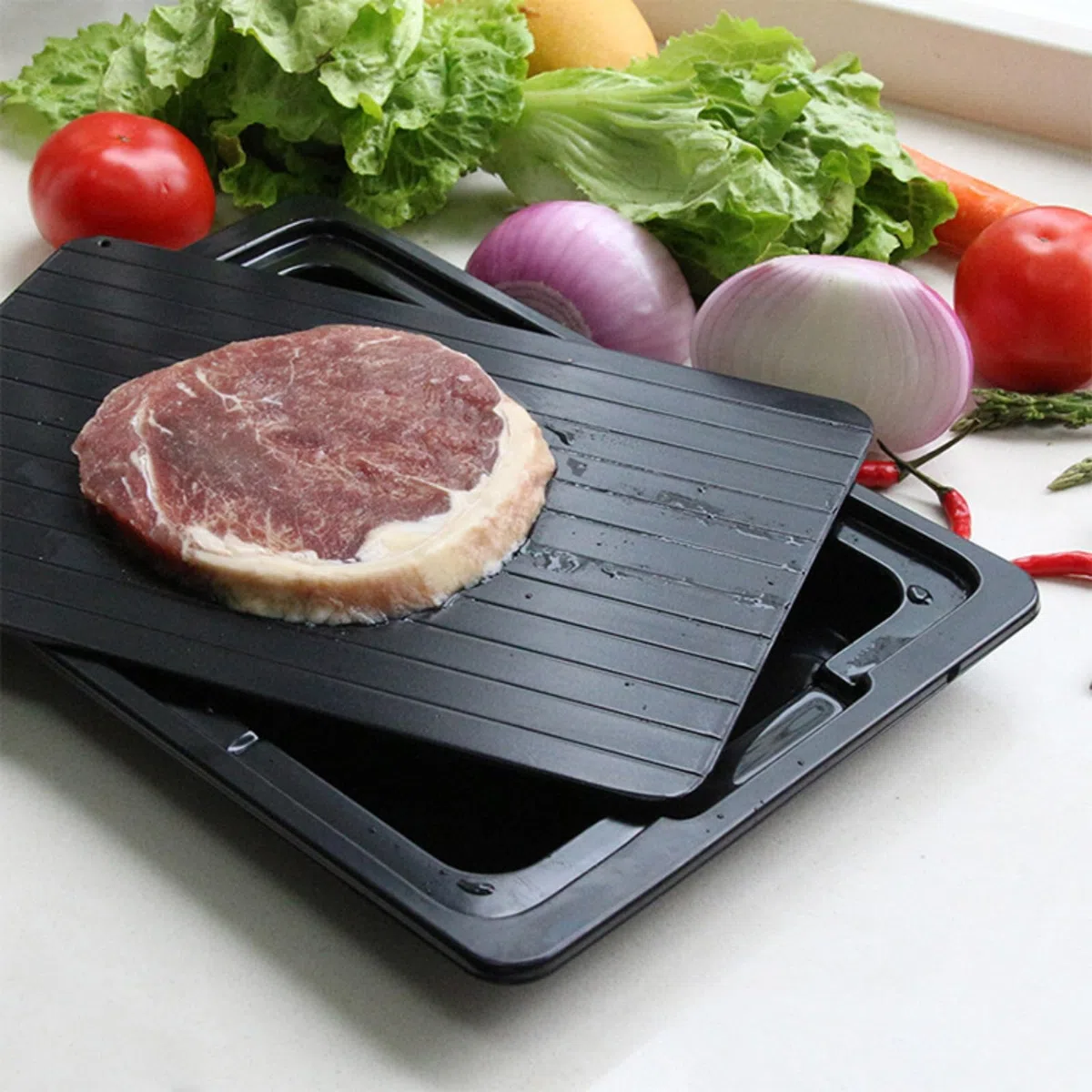Miracle Melt - Tagliere per scongelare con scatola dell'acqua e spazzola, vassoio per scongelamento rapido da 30 a 60 minuti, bordo in alluminio per scongelare carne, hamburger, lavabile in