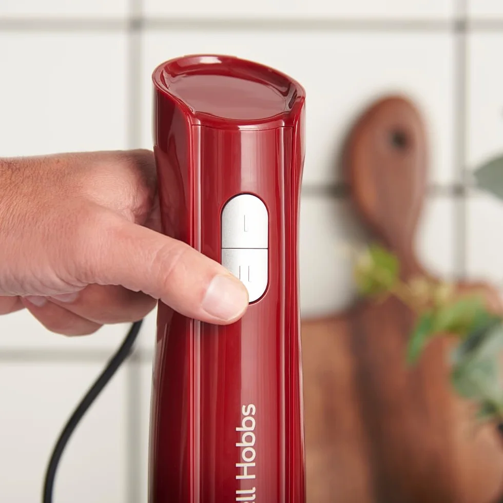 Russell Hobbs Frullatore a Immersione [3 in 1: Frullatore, Frusta e Lame Tritatutto] Desire Rosso (600ml, Parti lavabili in lavastoviglie, Lame acciaio inox, Per frullati, zuppe, salse) 27142-56
