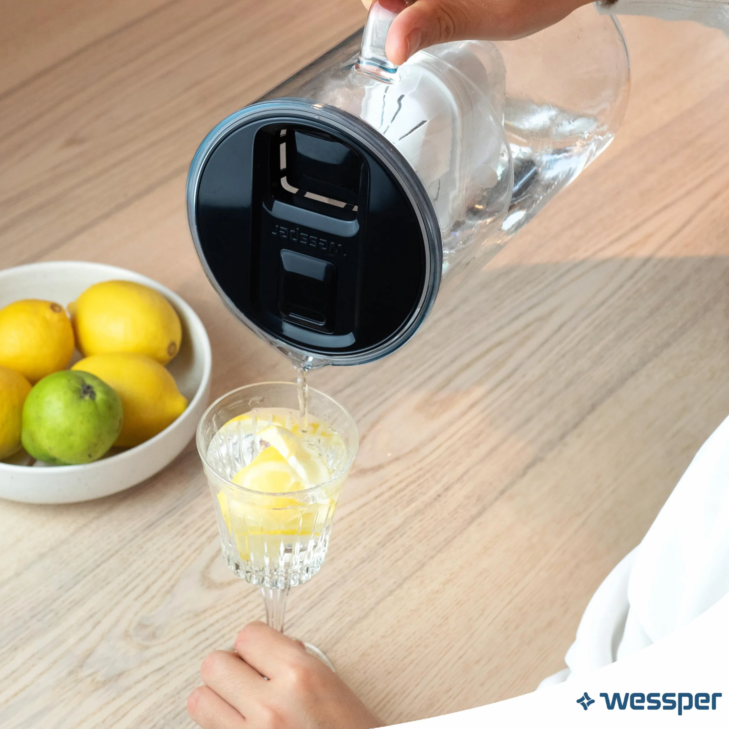 Wessper Caraffa Filtrante Acqua con Indicatore a LED, 3 Litri, Brocca con Cartuccia Filtro Acqua, Caraffa Acqua Filtrante in Vetro, Senza BPA “BPA FREE” - Nero
