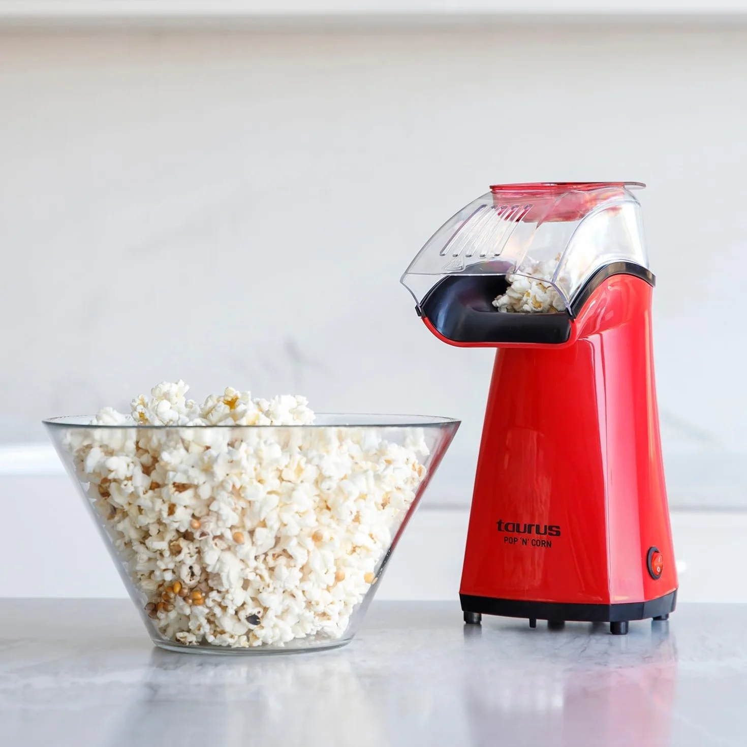 Taurus - macchina per popcorn + 1100 W | popcorn senza olio, aria calda | pronta in 3 minuti | coperchio dosatore trasparente | compatta e portatile | facile da pulire | rossa