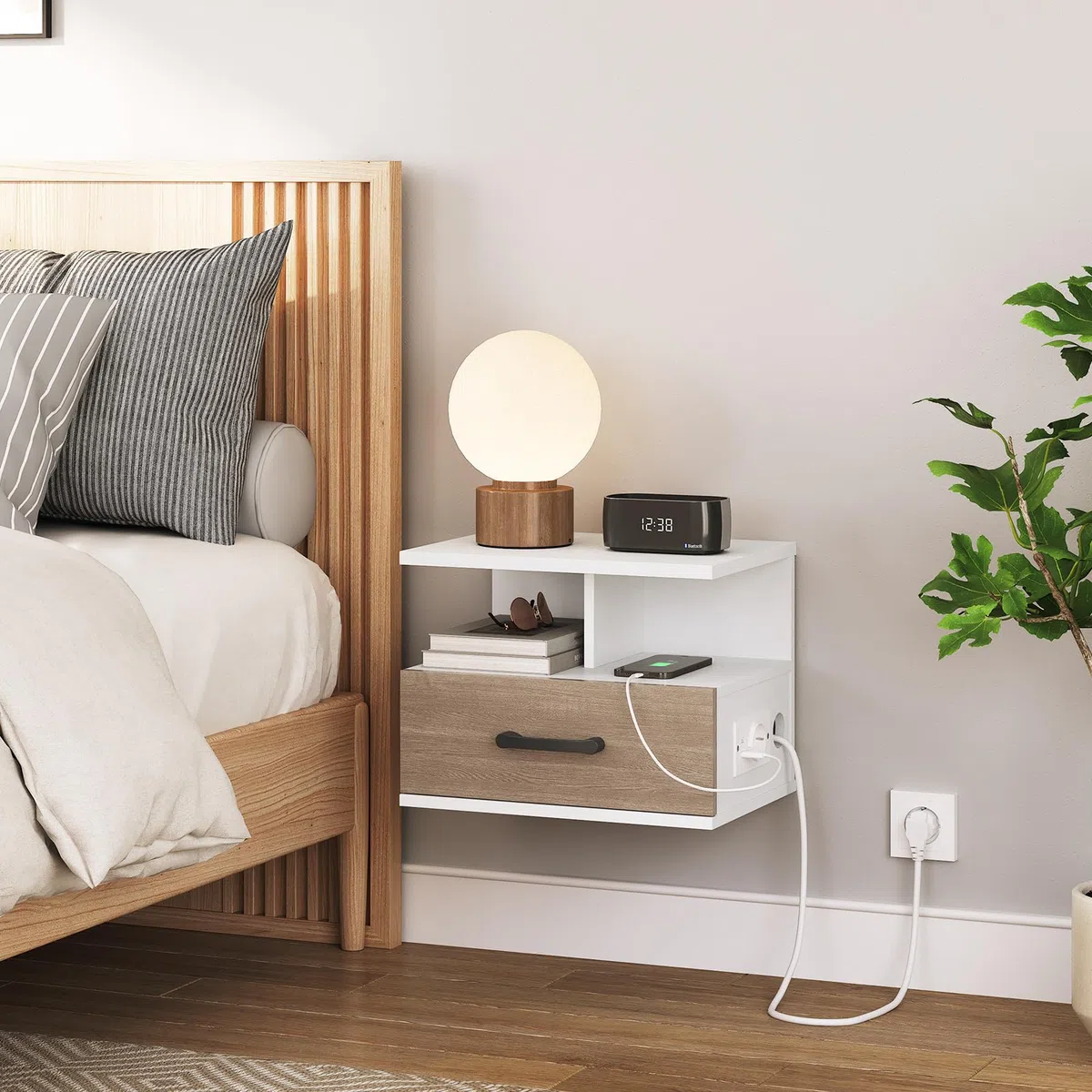HOOBRO Comodino Sospeso, Comodino da Parete con Stazione di Ricarica e Cassetto, 1 Presa Standard e 2 Porte USB, 2 Opzioni di Montaggio, per Camera da Letto, Bianco e Grigio Anticato EWG127CBZ01