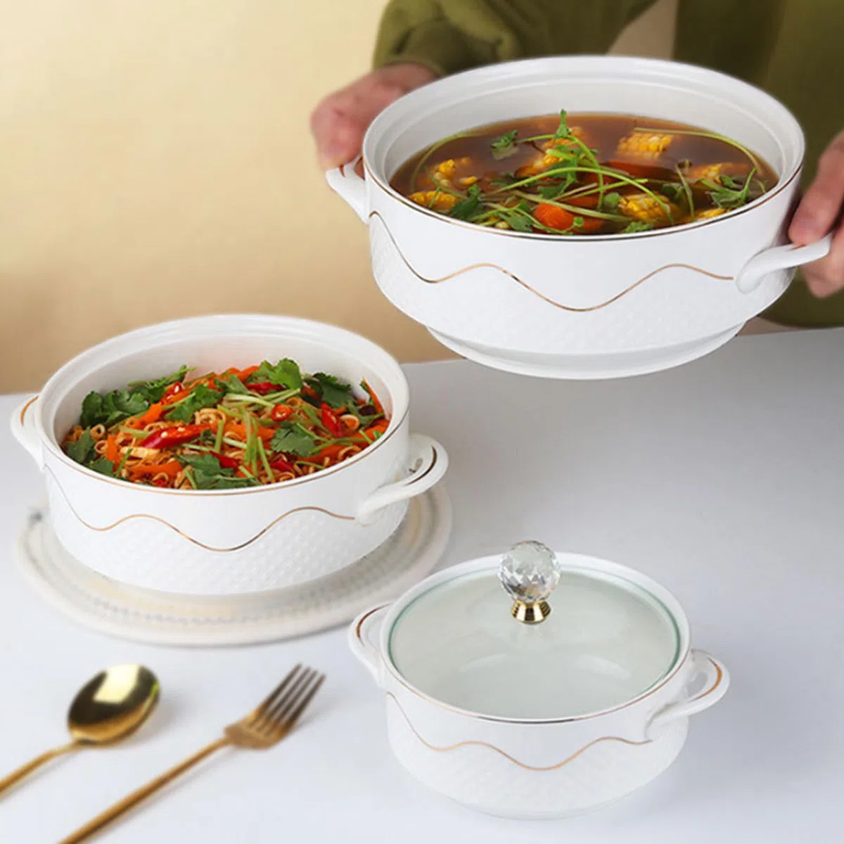 Zuppiera in Ceramica con Coperchio,Zuppiera in Ceramica con Coperchio e Manici,Zuppiera con Coperchio in Ceramica,Zuppiera con 2 Maniglie E Coperchio,per la Cucina Domestica.