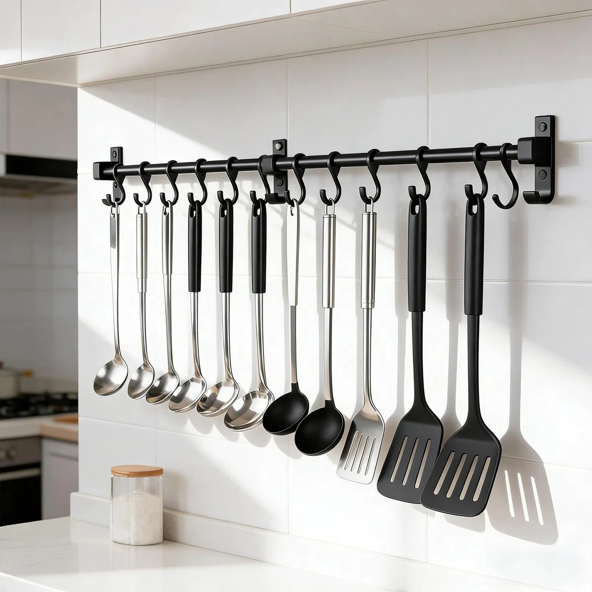 Barra Portautensili Cucina 80 cm, Alluminio Barra Appendi Utensili da Cucine, Appendi Mestoli da Cucina con 12 Ganci Rimovibili, Multifunzione Gancio, per Cucchiai, Taglieri, Forbici
