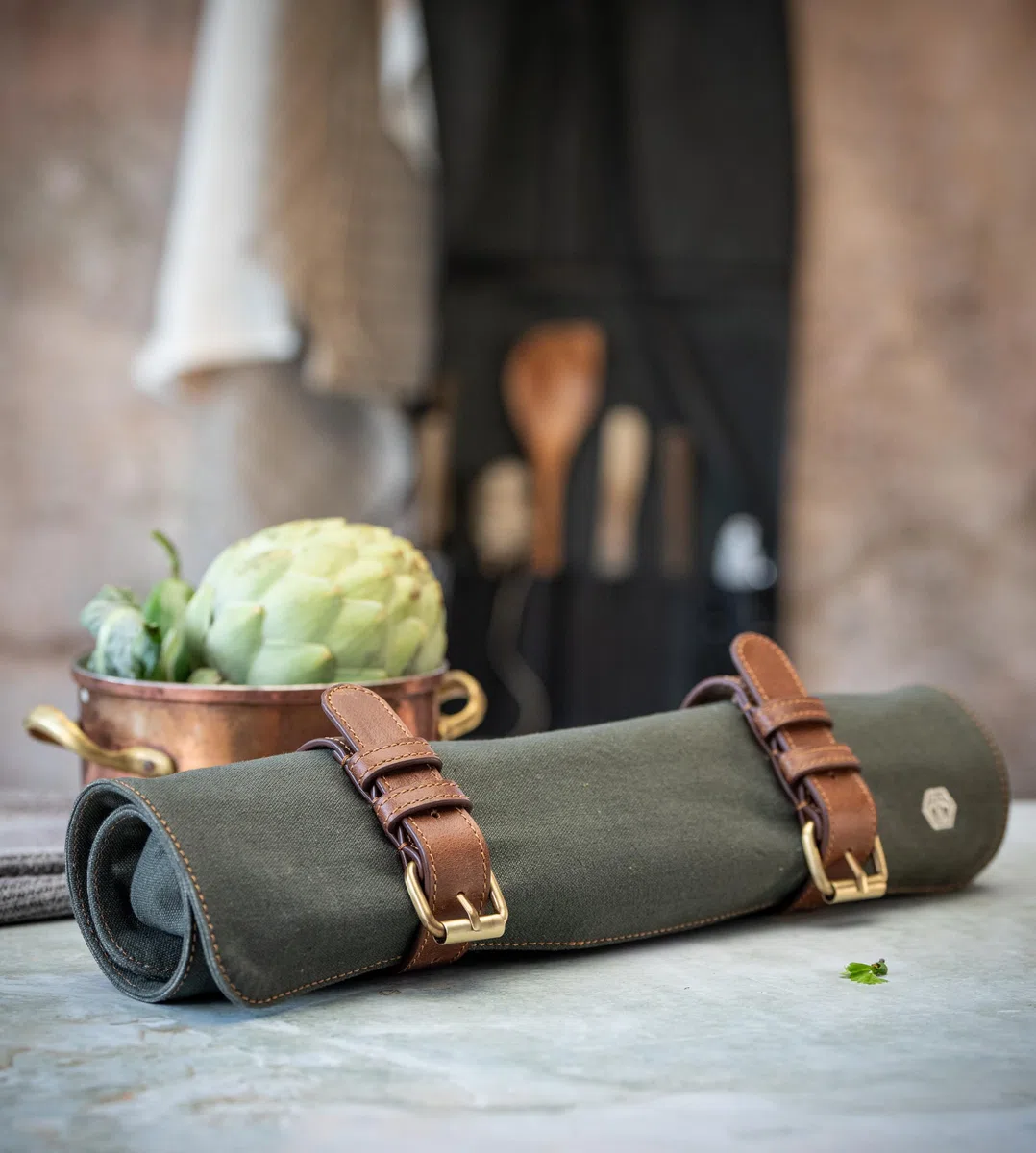 Angus Stoke Portacoltelli per coltelli da cucina, rotolo di coltelli da cucina di alta qualità, tasca per coltelli con scomparto extra e chiusura lampo, borsa da cucina Lars, Verde oliva, 40 x 38 cm