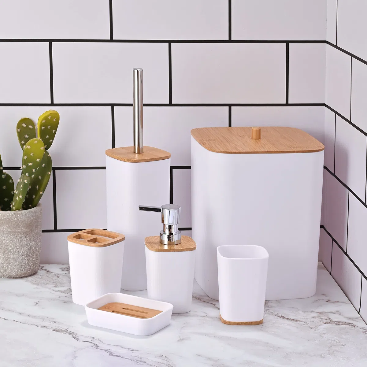 Yorkmills Set di Accessori da Bagno in Bambù, 6 Pezzi, Set di Accessori da Bagno, Set di Accessori per WC, Porta Scopino per WC, Resistente Portaspazzolino, Distributore di Sapone Con Pompa