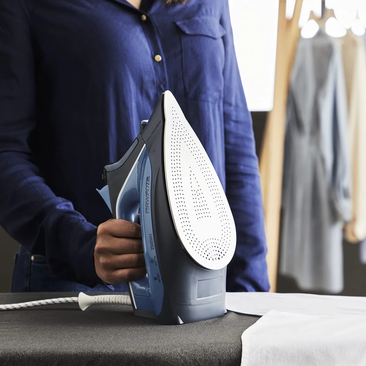 Rowenta DW4320 Express Steam Ferro da Stiro a Vapore, 2500W, 250 ml, Colpo Vapore 160 g/min, Piastra in Acciaio Inox, Sistema Anticalcare, Impugnatura Ergonomica, Protezione Antigoccia, Modalità Eco