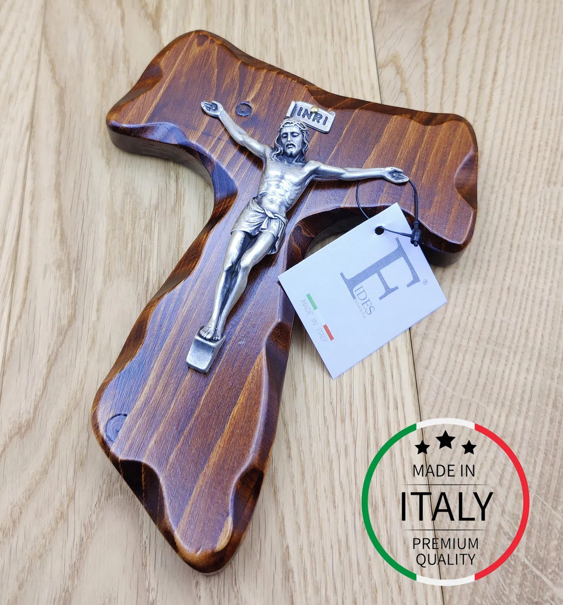 La Balestra Croce Tau da Parete - Artigianale Made in Italy Cristo e INRI Placcati Argento 999 - Crocifissi da Parete in Legno, Cura e Precisione dei dettagli di Gesù Crocifisso - 18x14cm