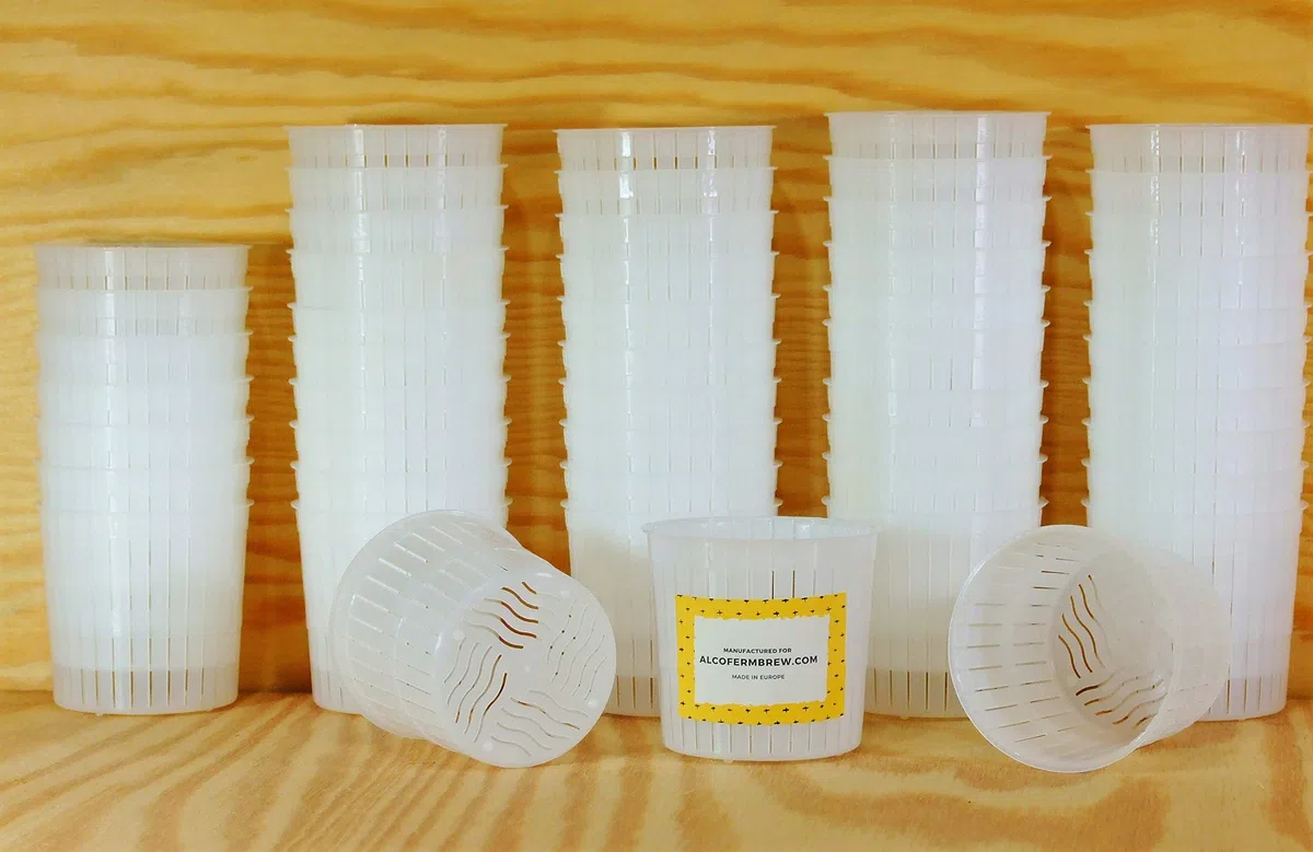 50 x Forma plastica per formaggio 5x5cm - 100g – Ricotta Forme e fuscelle | Forme formaggio