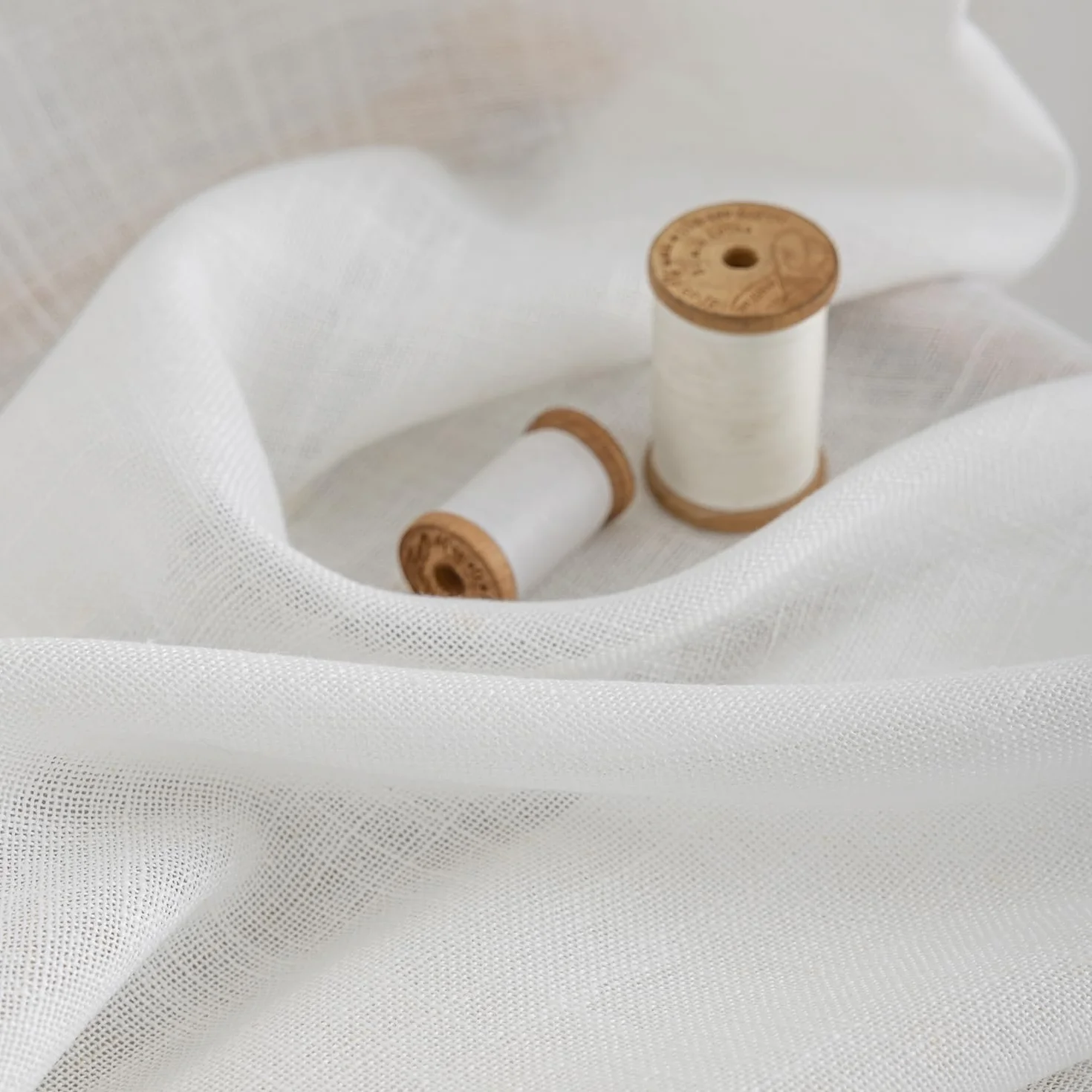 Set di 2 tende con passanti, per soggiorno, tessuto misto lino (bianco, altezza 245 x larghezza 140 cm)