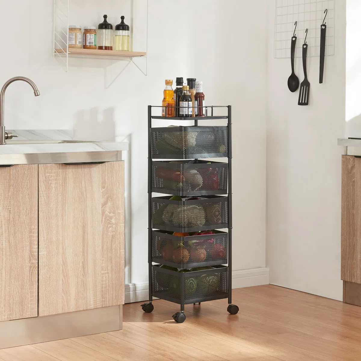 [en.casa] Carrello da Stoccaggio Organizzatore con 5 Cestelli Girevoli e Piano con Barra Anticaduta Mobile Multiuso in Acciaio a 4 Rotelle per Cucina Ufficio Bagno - Nero