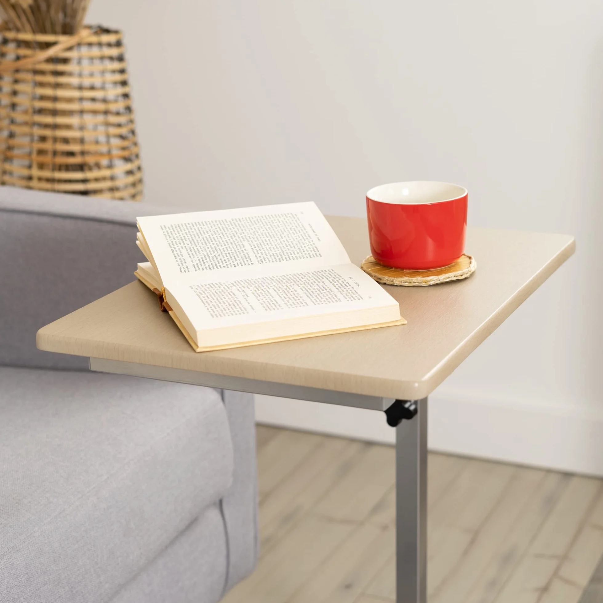 MEUBLE COSY Tavolino da Letto con 4 Ruote Comodino Altezza Regolabile Tavolo da Caffè Carrello in Legno Metallo per Soggiorno Camera da Letto Ufficio, Quercia