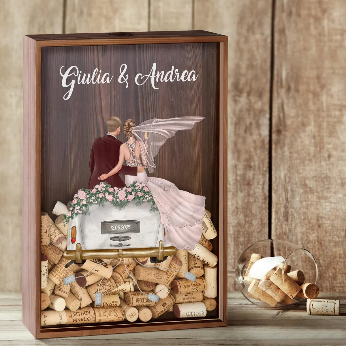 Maverton Raccoglitore Tappi Personalizzato per Matrimonio - Salvadanaio di Sughero - Scatola Legno Con Cavatappi e Porta Soldi - Busta Regalo - Regali Personalizzati Sposi