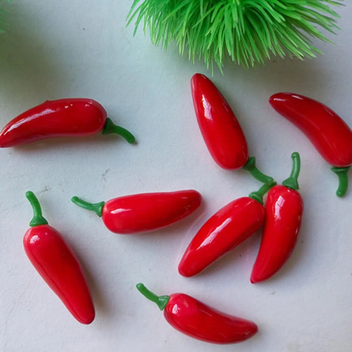 Homoyoyo Peperoncino Finto Rosso Artificiale in Schiuma, Set da 100 Pezzi, Decorazione per Ambienti Domestici e Cucina, Ornamento Realistico per Foto e Ambientazioni Rurali