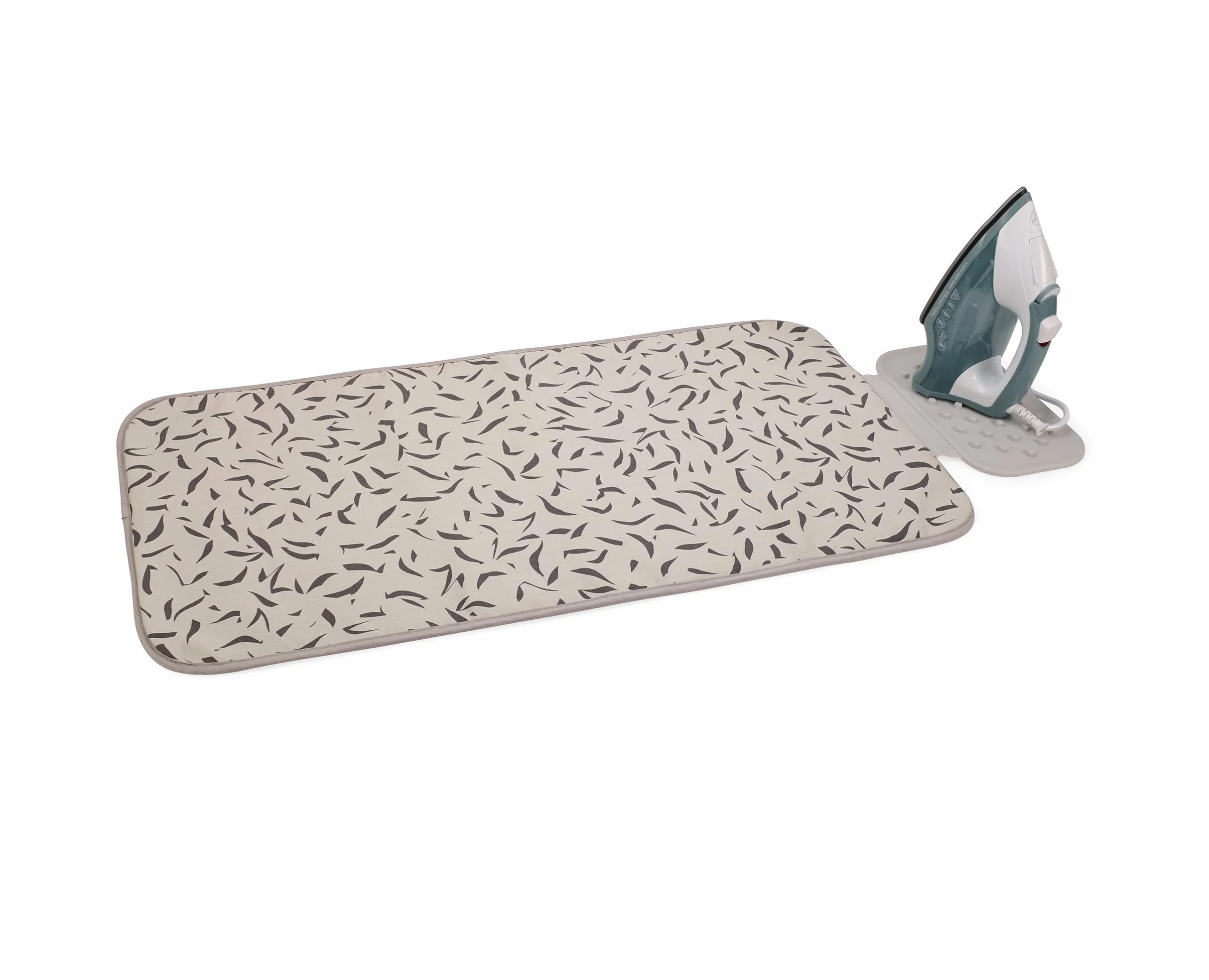 Joseph Joseph Swift Tappetino da Stiro Pieghevole, Poggiaferro in Silicone, Resistente al Calore/Vapore, Antiscivolo, 90x47 cm, Beige/Nero
