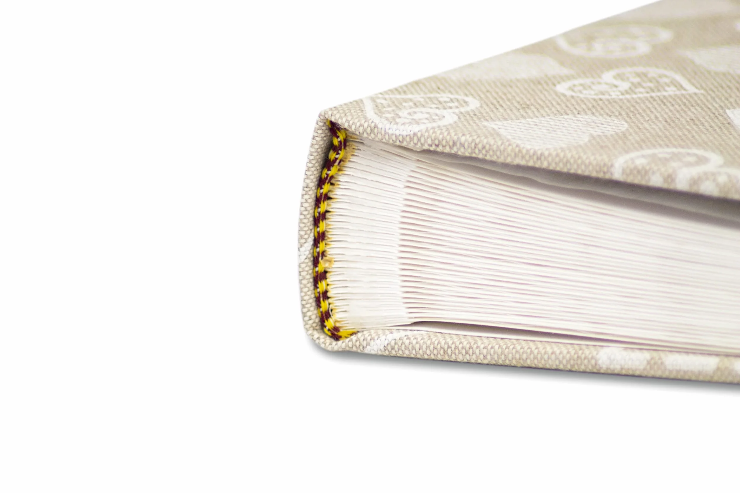 Album Fotografico 31x31/40fg (80 pagine) in cartoncino intervallato da velina Copertina in Carta Stampata con rifinitura plastificata Opaca, Rose e Fedi