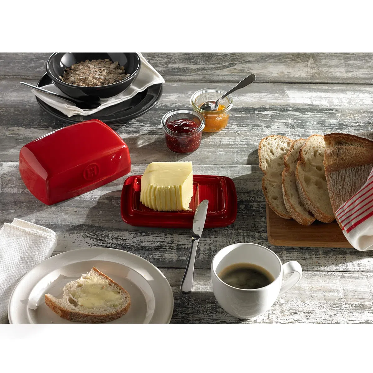 Emile Henry-Piatto per Burro, Colore: Bordeaux, Dimensioni: 16,5 x 11,5 x 7,5 cm