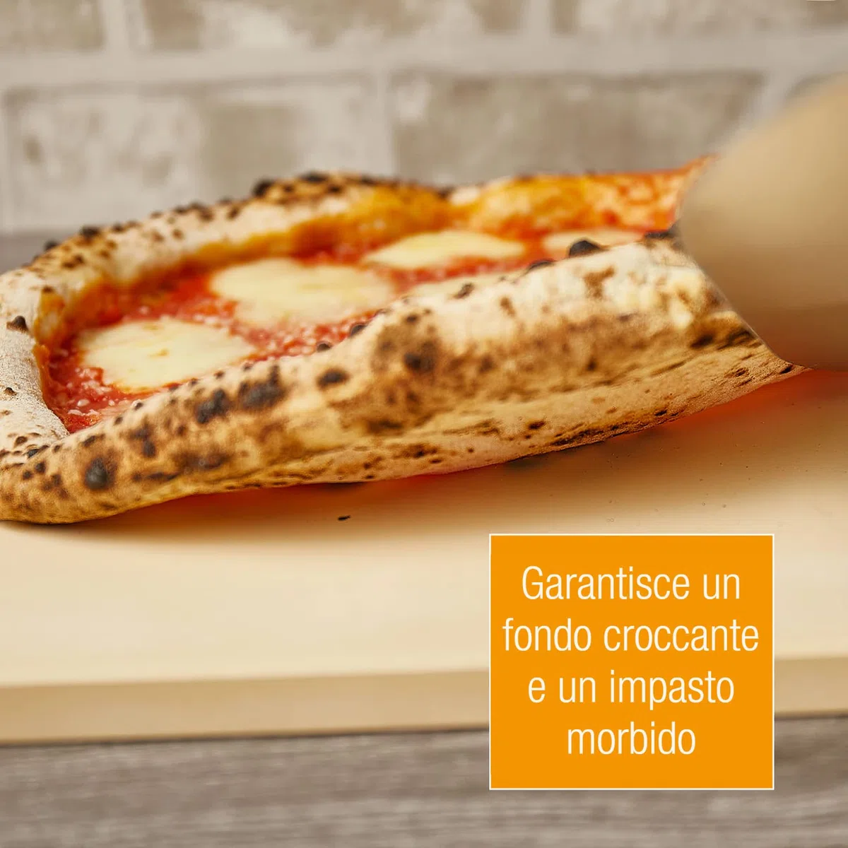 Amazy Pietra refrattaria per pizza da forno, incl. Pala in bambù, Carta da forno riutilizzabile e Ricettario –Pietra pizza dal sapore italiano (38x30x1,5cm)