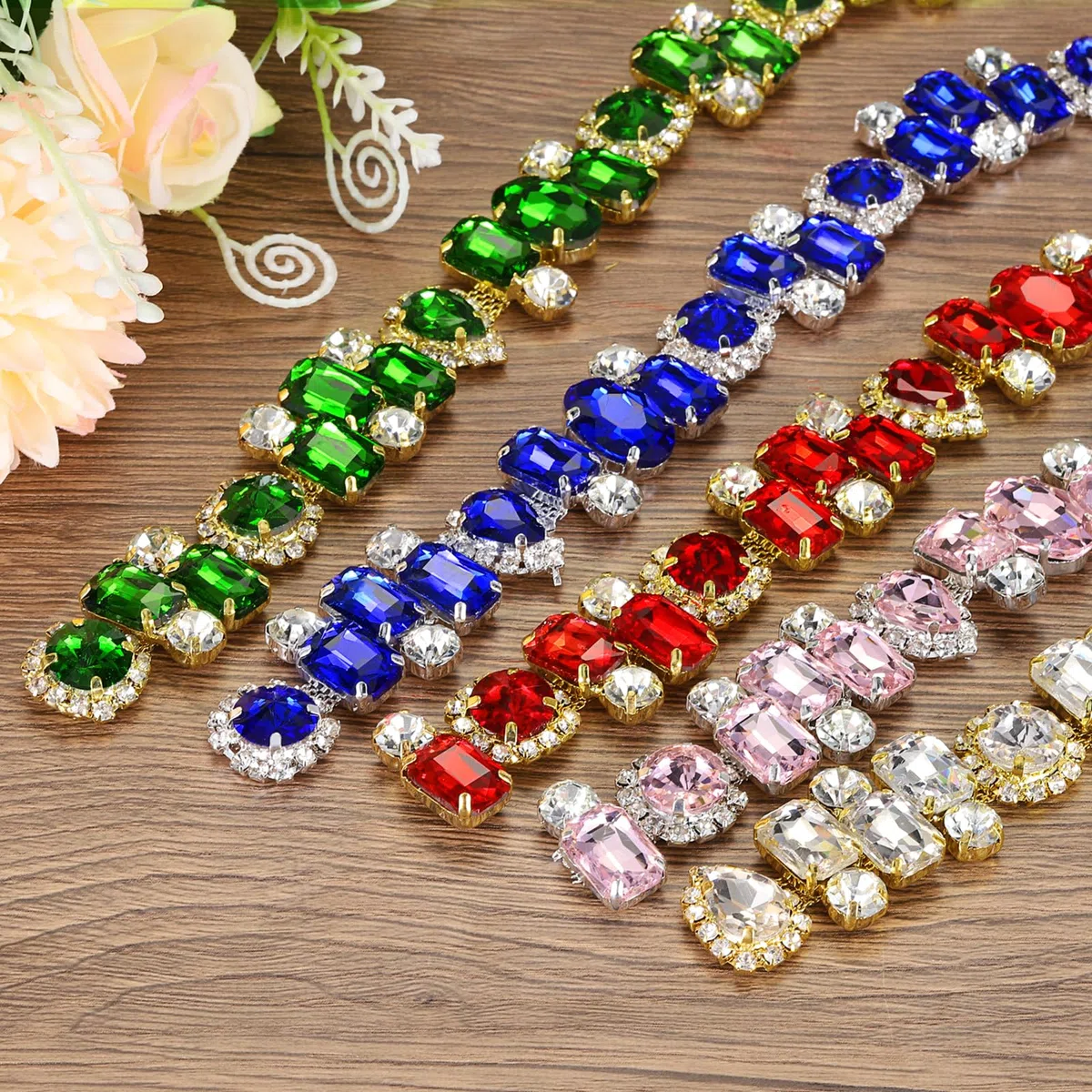 QUARKZMAN Catena di Artigli con Strass, 1 Iarde Larghezza 2,2cm Catena di Cristallo con Diamanti a Fiori per Accessori Fai da Te Collane Nastri Tessuti, Oro+Verde