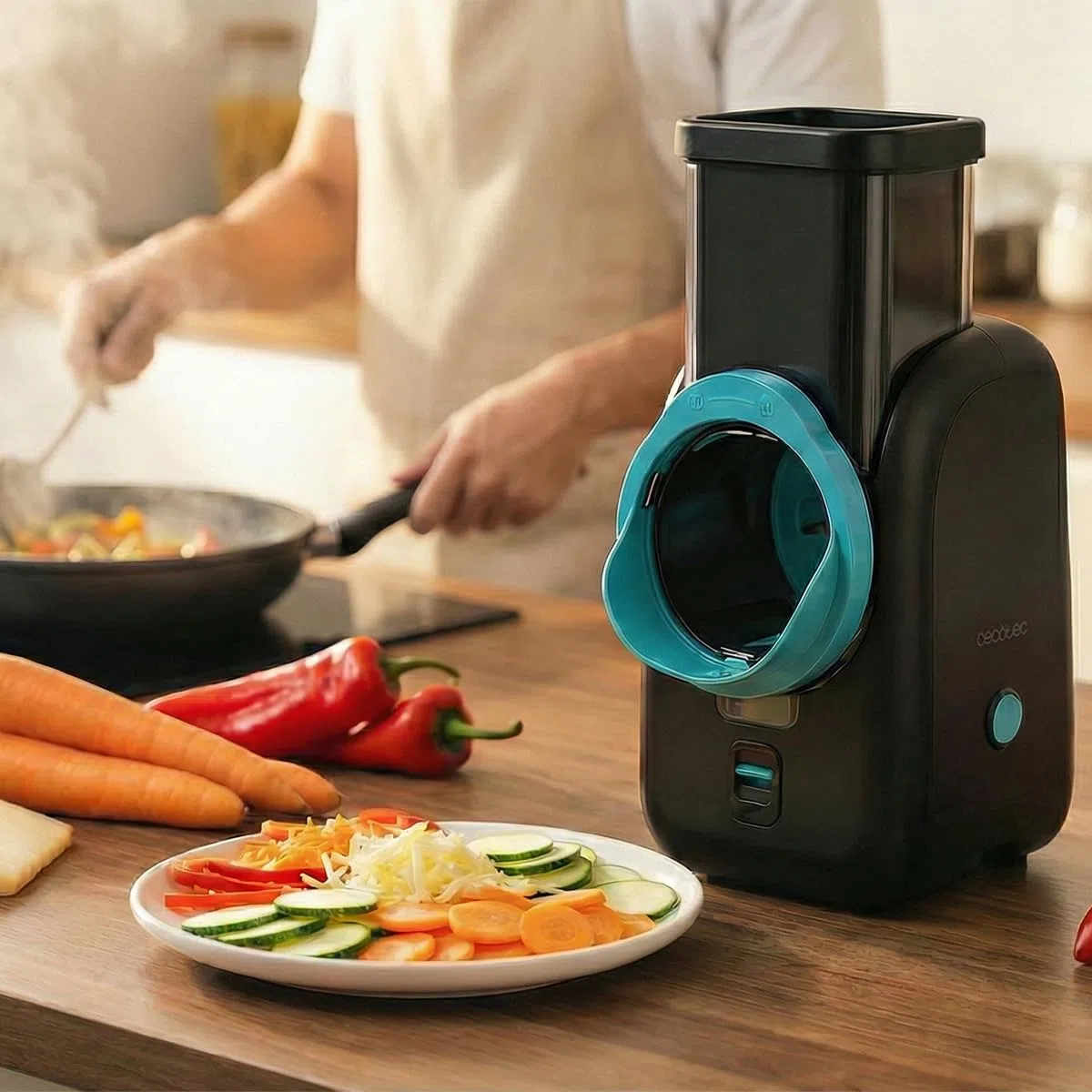 Cecotec Tagliaverdure Cubetti Elettrico Salad Maker Total Blade Full Black.Robot Cucina, 4 Cilindri Intercambiabili, Taglia, Grattugia, Affetta, Smontabile, Compatto, Insalate Fresche in Pochi Secondi