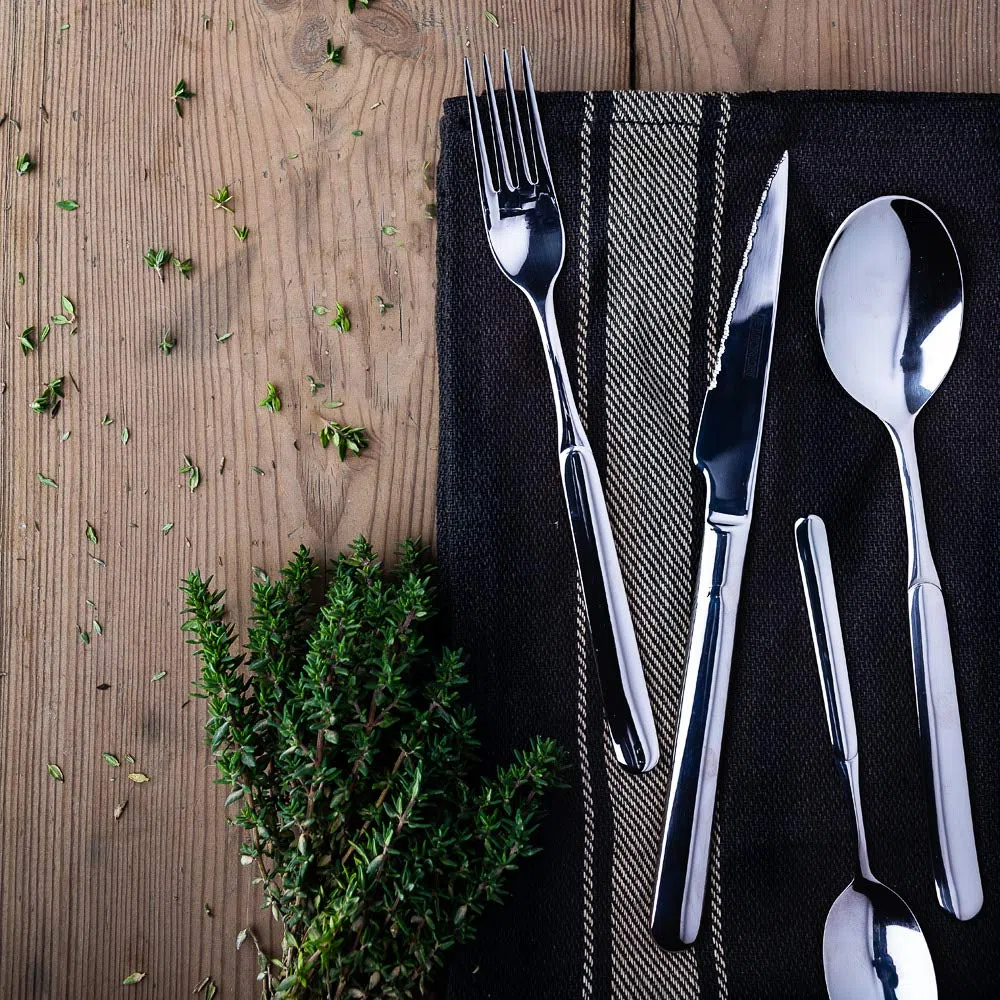 MONIX Milan | Set di posate di 24 pezzi con coltello da bistecca, acciaio inossidabile 18/10, design contemporaneo, finitura lucido brillante, spessore 2 mm (6 persone)