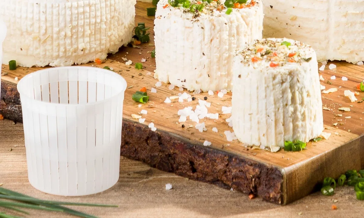 50 x Forma plastica per formaggio 5x5cm - 100g – Ricotta Forme e fuscelle | Forme formaggio