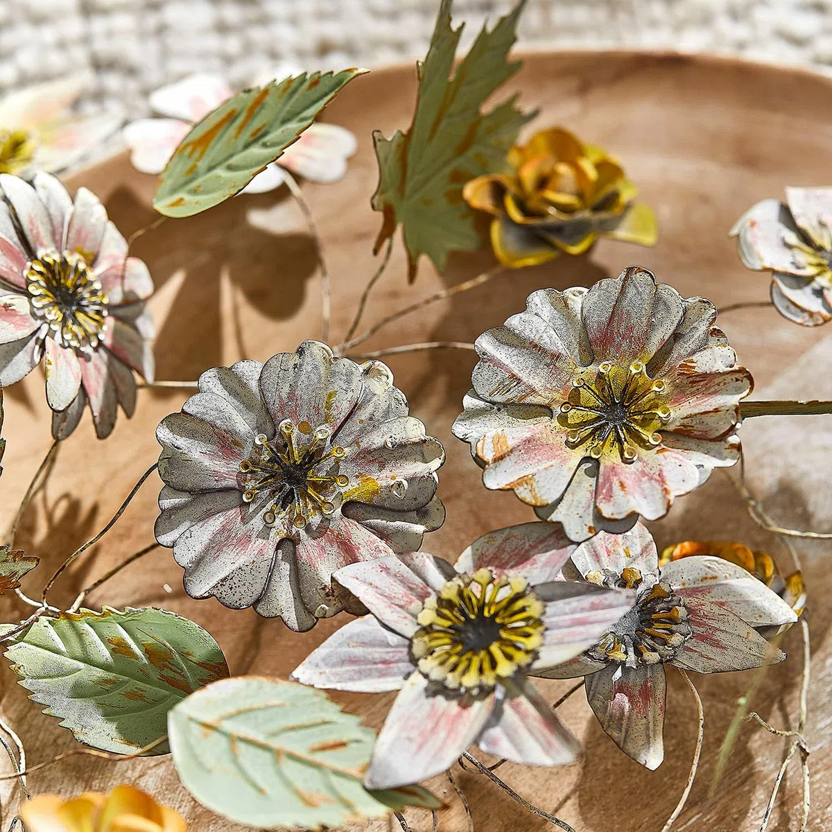 Loberon Urfanne Festone - Delicati Fiori in Metallo - Pieghevole a Piacere, colorato