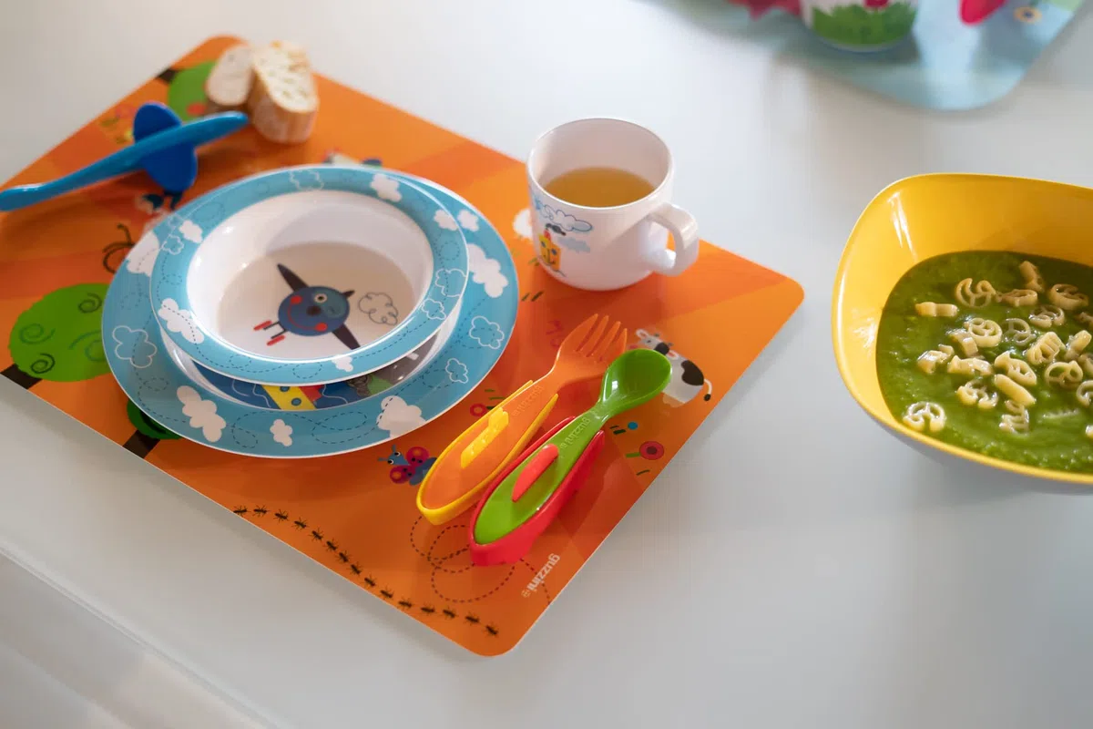Guzzini Bimbi Set Posto Tavola Traffic 39 x 25,5 x H 7 cm, Multicolore
