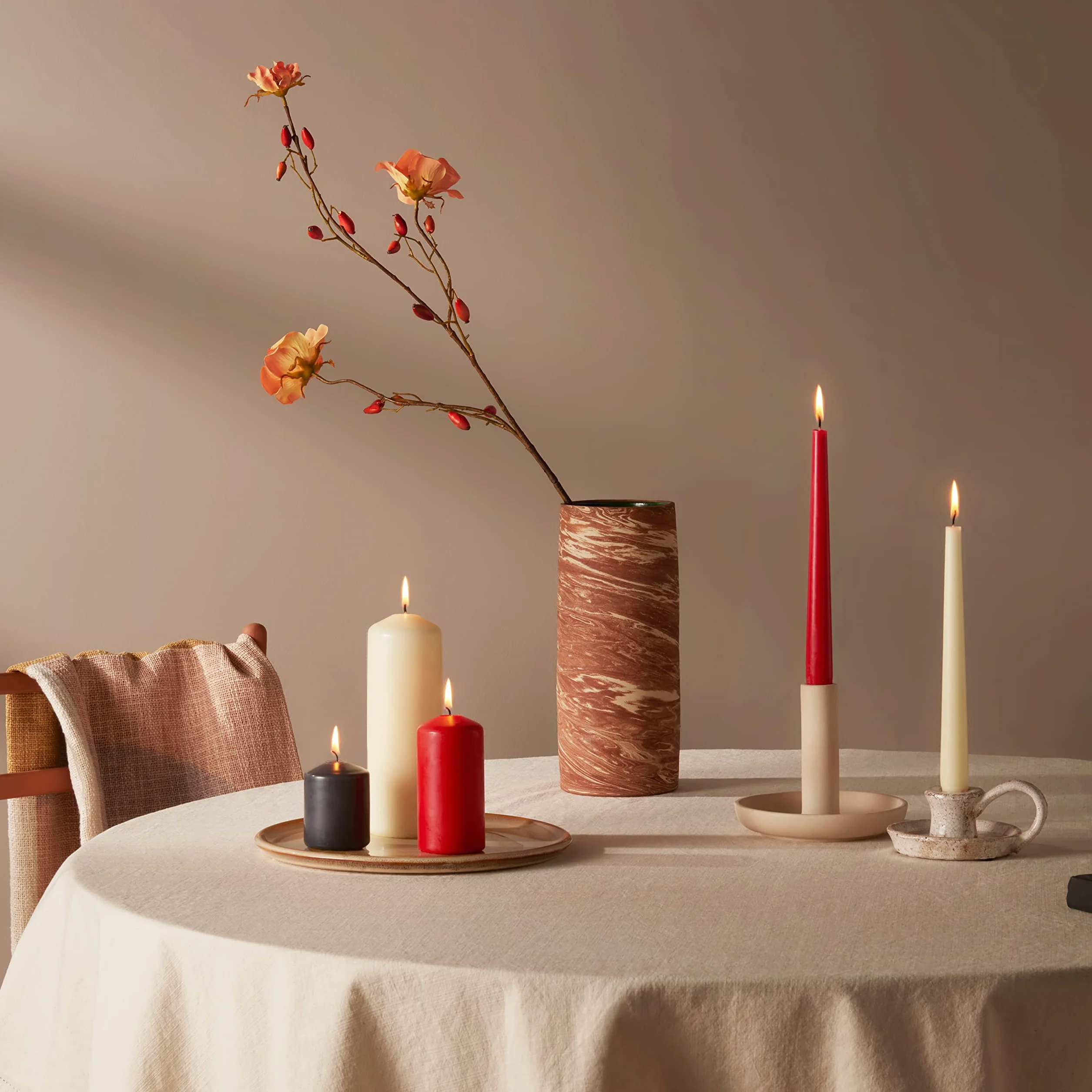 Bolsius Candele a colonna lisce – Bordeaux – Confezione da 12 – 15 x 6 cm – Durata di combustione 42 ore – non profumate – Contiene cera vegetale naturale