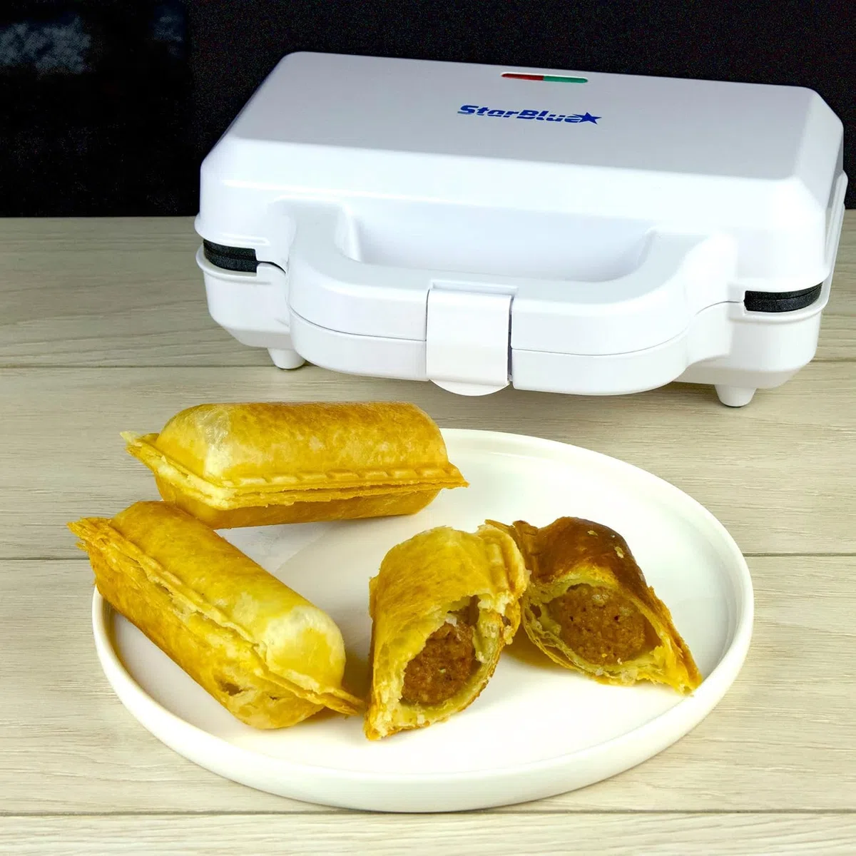 StarBlue - Macchina per salsicce con ebook di ricette GRATUITO - 220-240V 50/60Hz 850W Spina del Regno Unito, Adattatore Europa Incluso