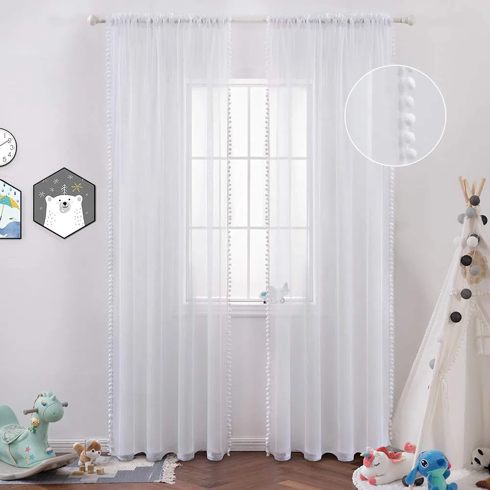 MIULEE Tenda in voile bianco con sfera di peluche, decorazione per camera da letto, soggiorno, set di 2 (2 x 140 x 225 cm), tende per finestre interne con passante, tende con pompon per camera da