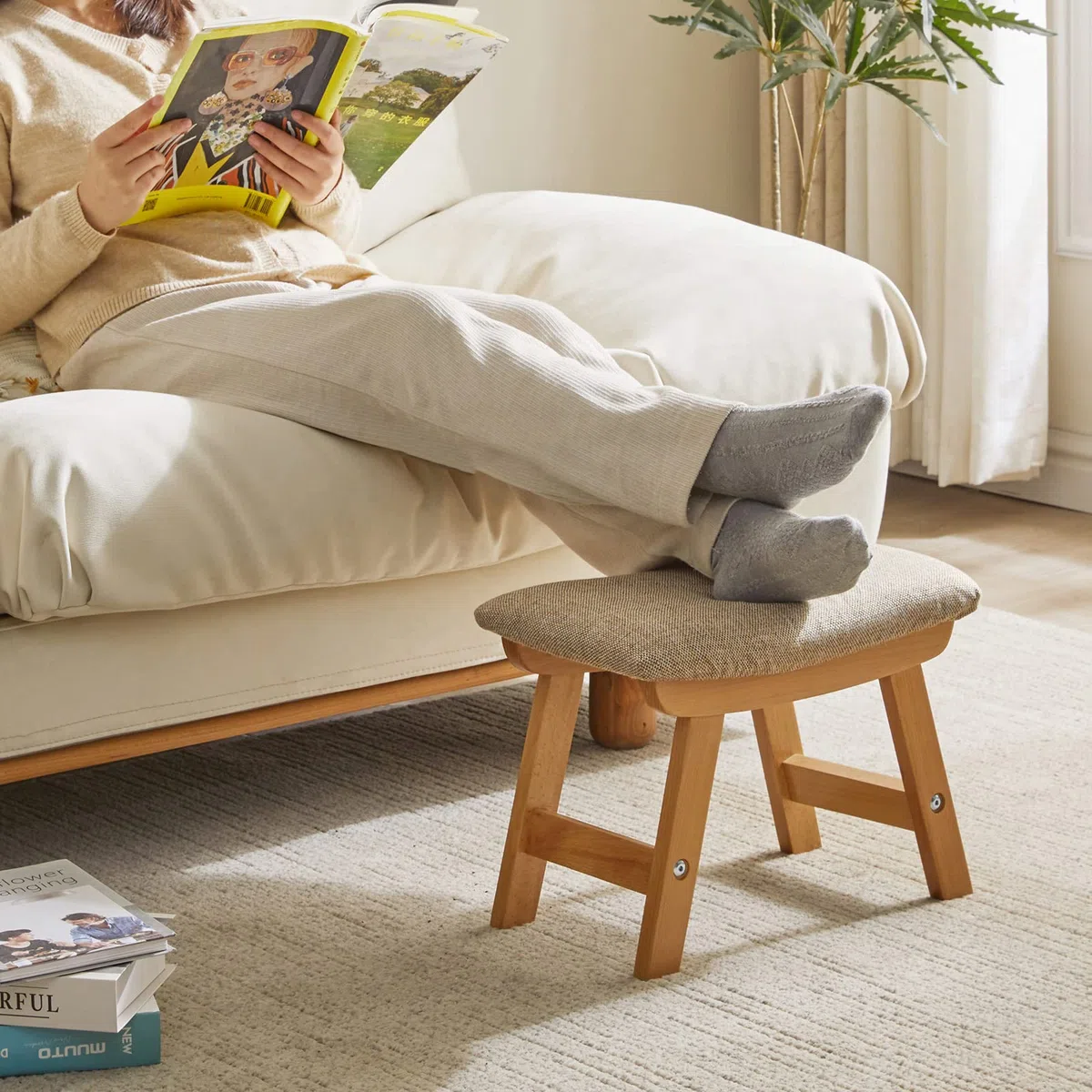 Aibiju Poggiapiedi in Legno, Pouf in Tessuto di Lino,Pouf Ottomano con Seduta Imbottita Gambe in Legno di Pino e Imbottite per camera da letto, soggiorno, (Gambe Naturali + Cuscino Beige), YDEU-1358