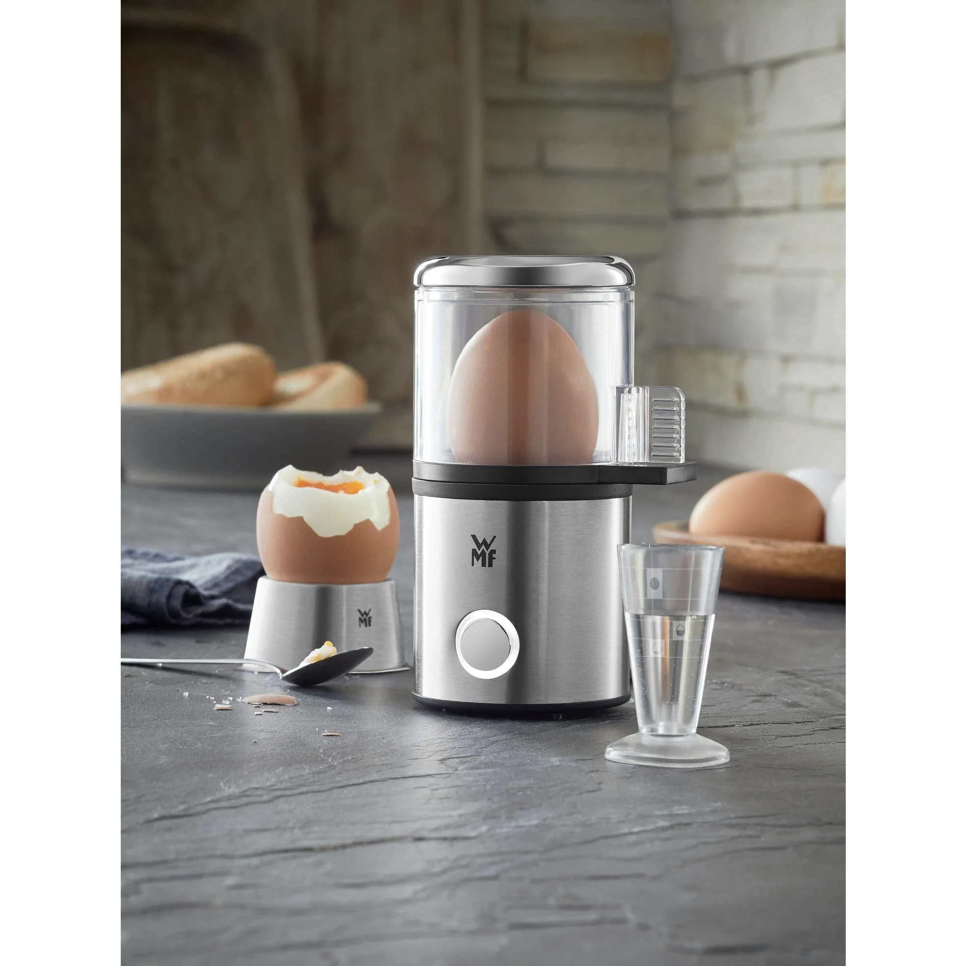 WMF KitchenMinis Cuociuova Elettrico in Acciaio Inox 18/10 Cromargan, con Misurino, Pungiuova e Portauova, Segnale Acustico e Coperchio in Tritan, Potenza 56W, Finitura Satinata Opaca