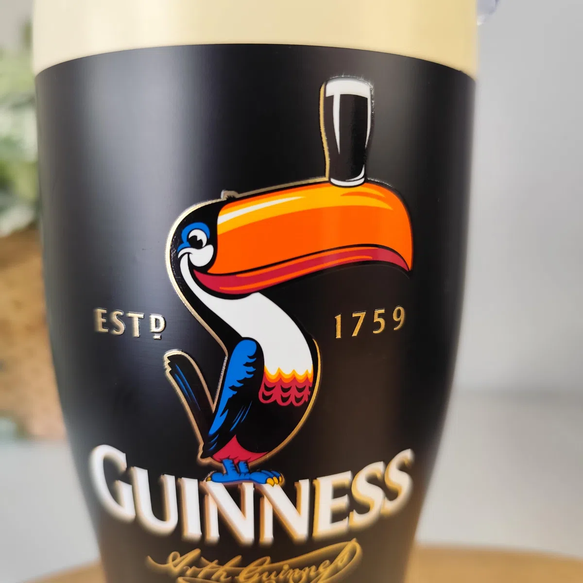 Guinness Tazza da viaggio isolata a forma di tucano