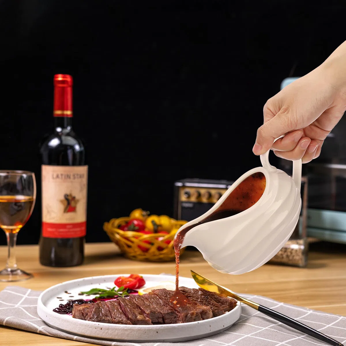 Salsiera in Kremik con vassoio, ciotola da portata con manico, dispenser con cucchiaio per salsa gourmet, per latte, braciole di maiale, dessert, idea regalo per microonde e lavastoviglie