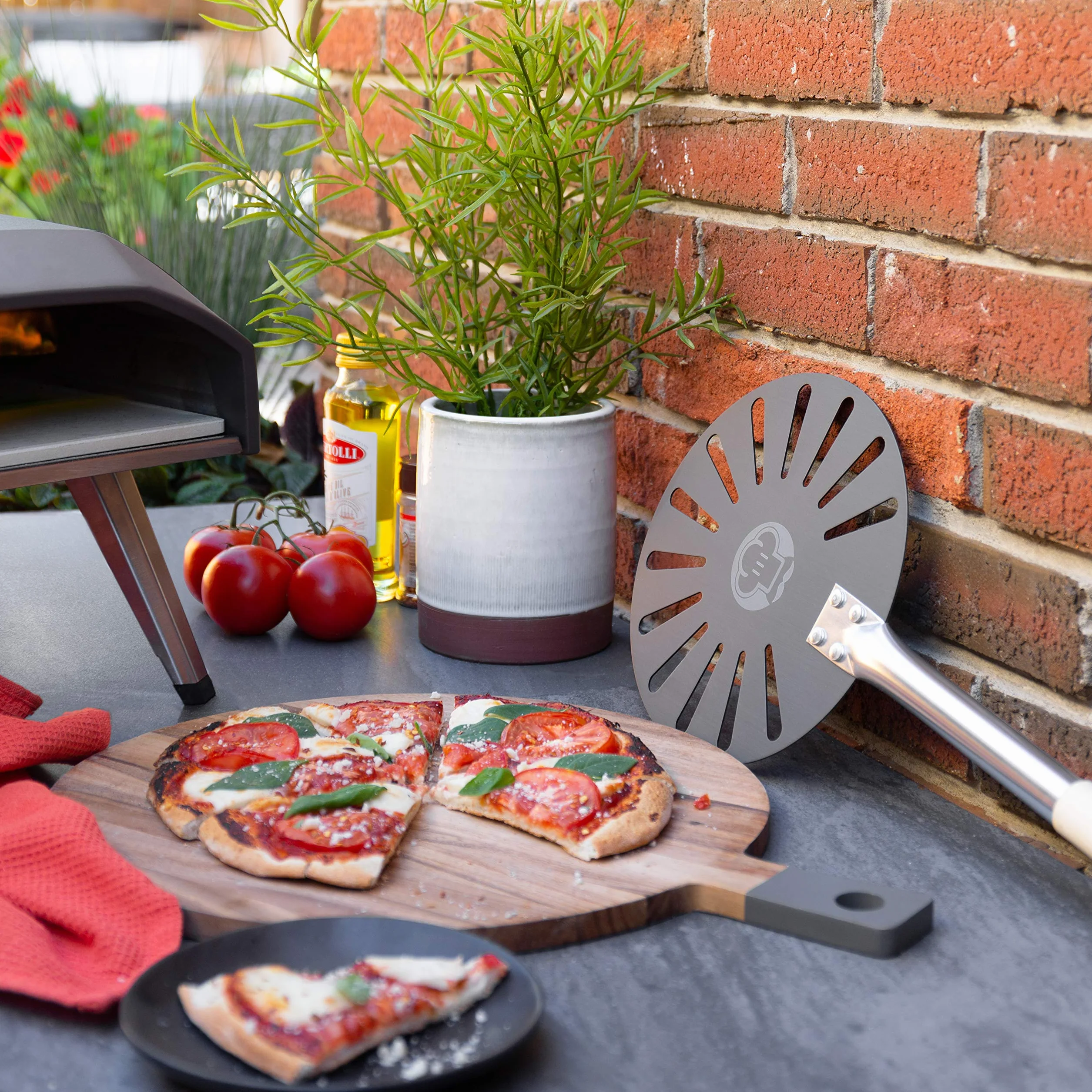 Chef Pomodoro Palino Pizza da 22,8cm con Manico Allungabile da 73 a 120cm, Palino per Girare la Pizza con Manico in Alluminio, Pala per Pizza Forata per Girare la Pizza e il Pane Fatti in Casa
