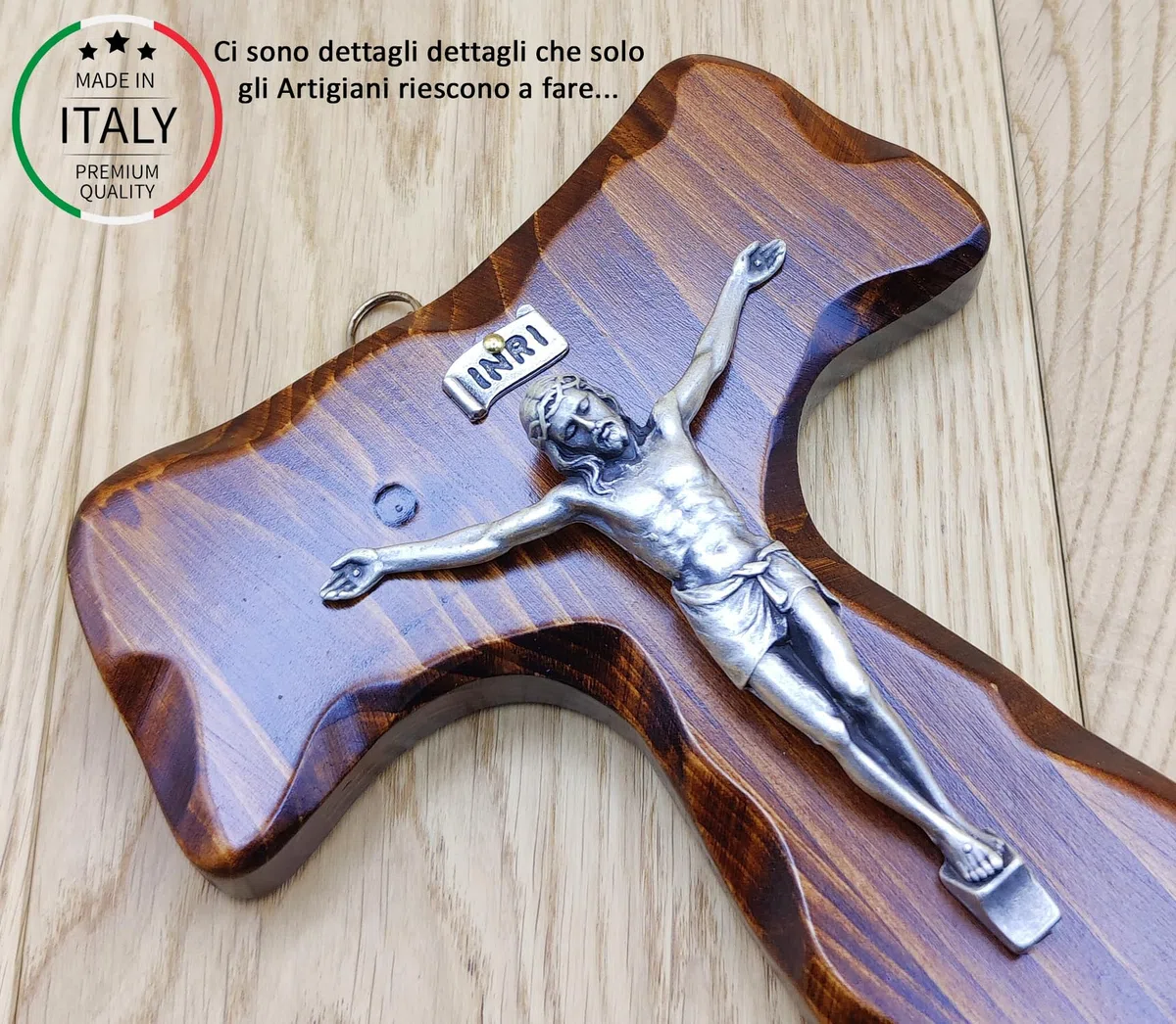 La Balestra Croce Tau da Parete - Artigianale Made in Italy Cristo e INRI Placcati Argento 999 - Crocifissi da Parete in Legno, Cura e Precisione dei dettagli di Gesù Crocifisso - 18x14cm