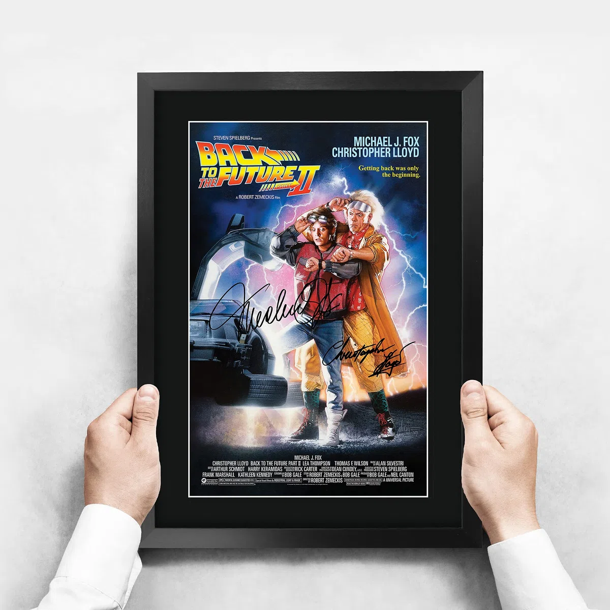 HWC Trading A3 Ven Ritorno al Futuro 2 Messaggio Fusioni Firmata da Regalo Autograph Stampato Regalo Framed Christopher Lloyd Michael J Fox Reading Picture Photo Print